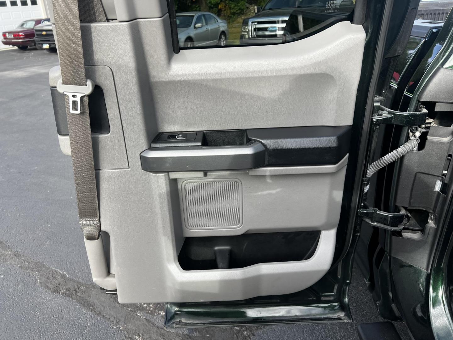 2016 Green /Gray Ford F-150 XLT SuperCab 6.5-ft. 4WD (1FTFX1EG1GF) with an 3.5L V6 DOHC 24V TWIN TURBO engine, 6 Speed Auto transmission, located at 11115 Chardon Rd. , Chardon, OH, 44024, (440) 214-9705, 41.580246, -81.241943 - This 2016 Ford F-150 XLT SuperCab 4WD is a powerhouse in the pickup truck segment, equipped with a 3.5-liter Twin Turbo EcoBoost V6 engine that produces 365 horsepower and 420 lb-ft of torque, enabling a 0-60 mph time of just 5.8 seconds and towing capacity of up to 10,600 pounds. Complemented by a - Photo#38