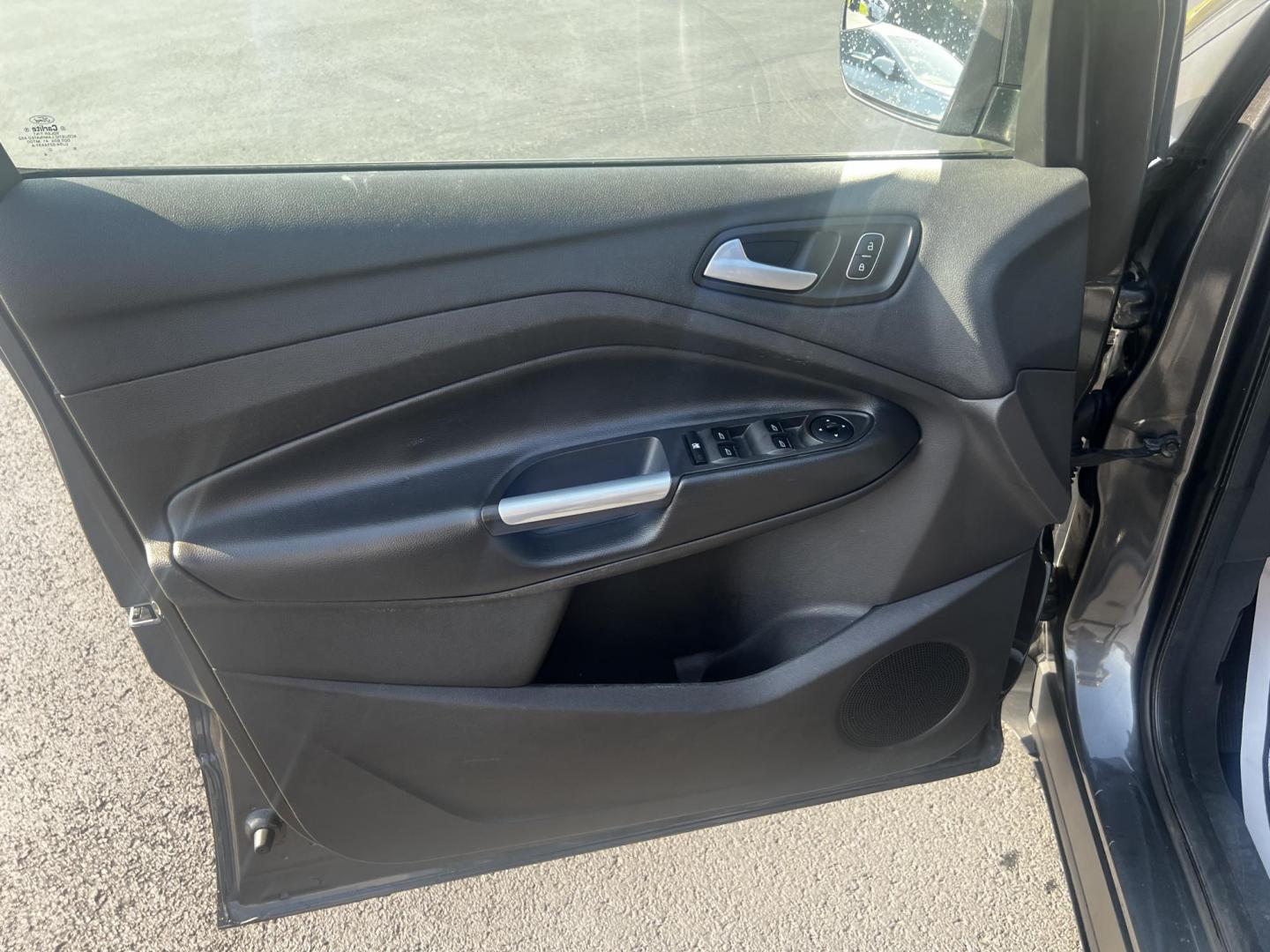 2018 Gray /Black Ford Escape SE 4WD (1FMCU9GD0JU) with an 1.5L I4 DOHC 16V TURBO engine, 6 Speed Auto transmission, located at 547 E. Main St., Orwell, OH, 44076, (440) 437-5893, 41.535435, -80.847855 - This 2018 Ford Escape SE 4WD is a compact SUV designed for efficiency and comfort, powered by a 1.5-liter turbocharged I4 EcoBoost engine, paired with a 6-speed automatic transmission, achieving an impressive 28 MPG on the highway. This Escape incorporates Auto Start Stop technology to enhance fuel - Photo#18