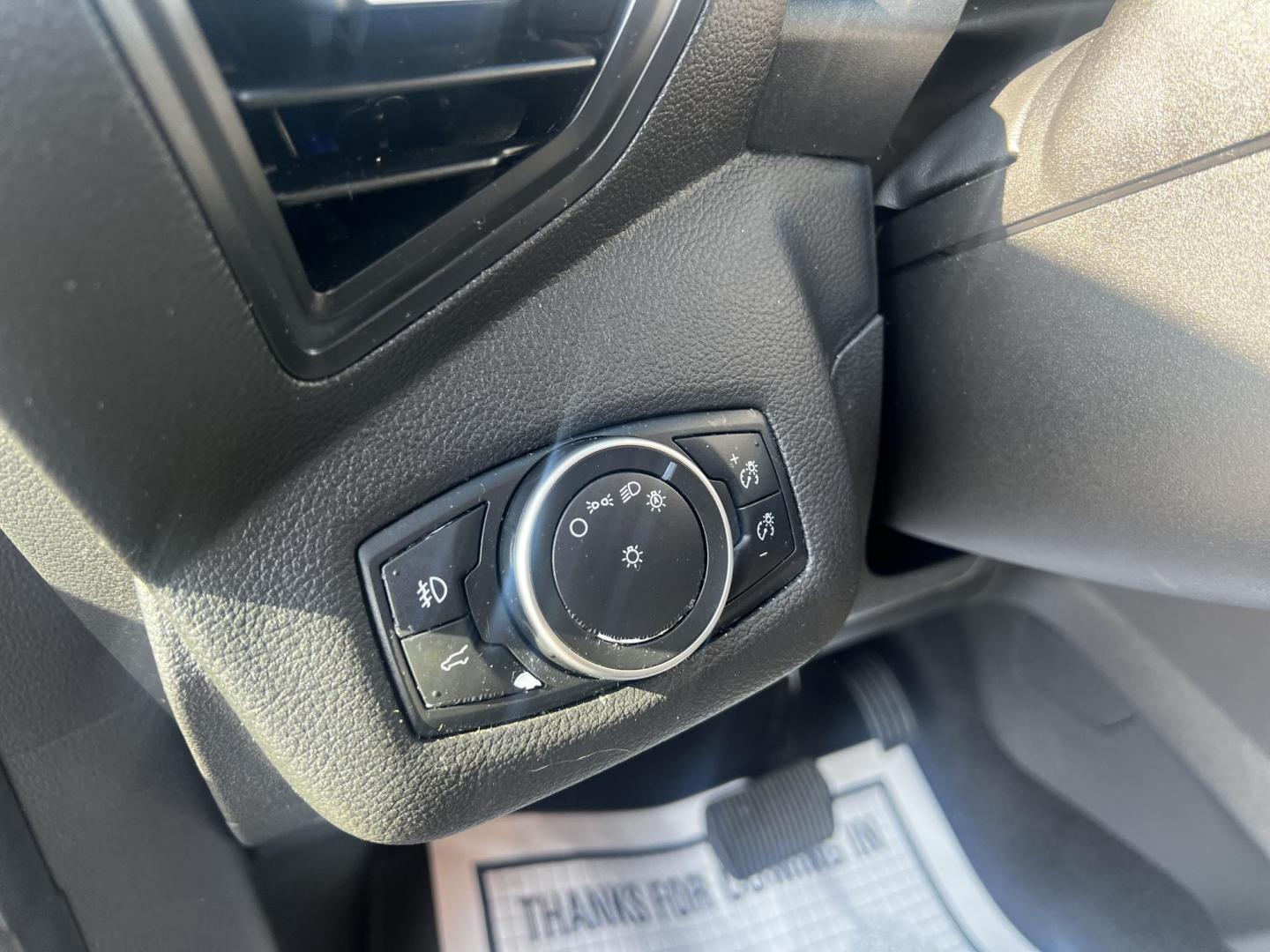 2018 Gray /Black Ford Escape SE 4WD (1FMCU9GD0JU) with an 1.5L I4 DOHC 16V TURBO engine, 6 Speed Auto transmission, located at 547 E. Main St., Orwell, OH, 44076, (440) 437-5893, 41.535435, -80.847855 - This 2018 Ford Escape SE 4WD is a compact SUV designed for efficiency and comfort, powered by a 1.5-liter turbocharged I4 EcoBoost engine, paired with a 6-speed automatic transmission, achieving an impressive 28 MPG on the highway. This Escape incorporates Auto Start Stop technology to enhance fuel - Photo#20