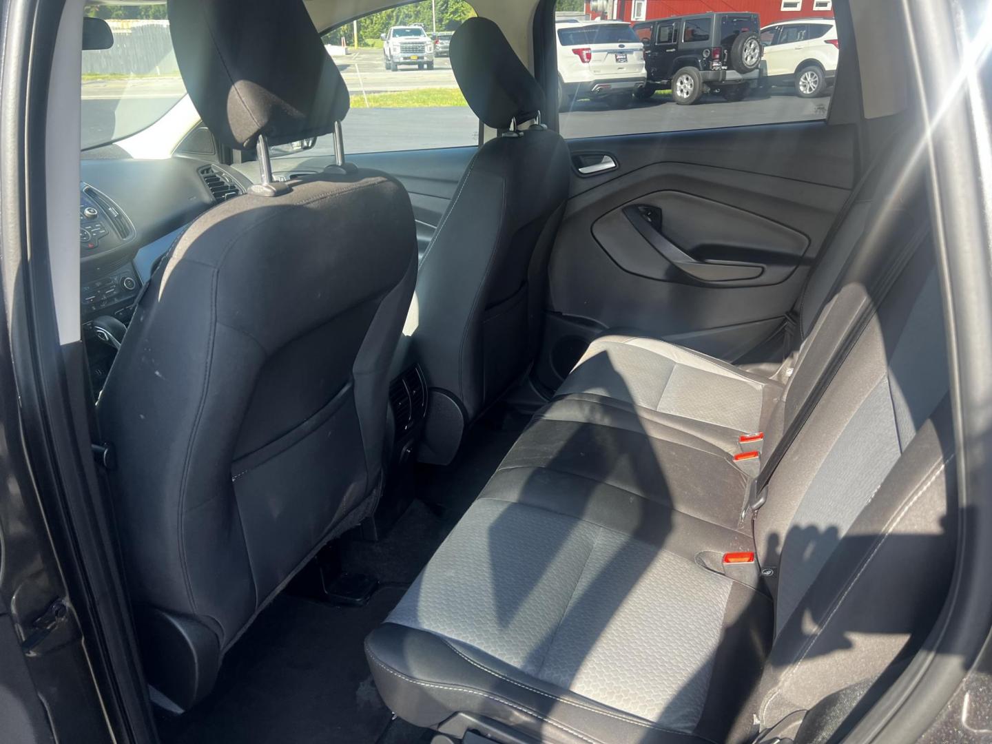 2018 Gray /Black Ford Escape SE 4WD (1FMCU9GD0JU) with an 1.5L I4 DOHC 16V TURBO engine, 6 Speed Auto transmission, located at 547 E. Main St., Orwell, OH, 44076, (440) 437-5893, 41.535435, -80.847855 - This 2018 Ford Escape SE 4WD is a compact SUV designed for efficiency and comfort, powered by a 1.5-liter turbocharged I4 EcoBoost engine, paired with a 6-speed automatic transmission, achieving an impressive 28 MPG on the highway. This Escape incorporates Auto Start Stop technology to enhance fuel - Photo#28