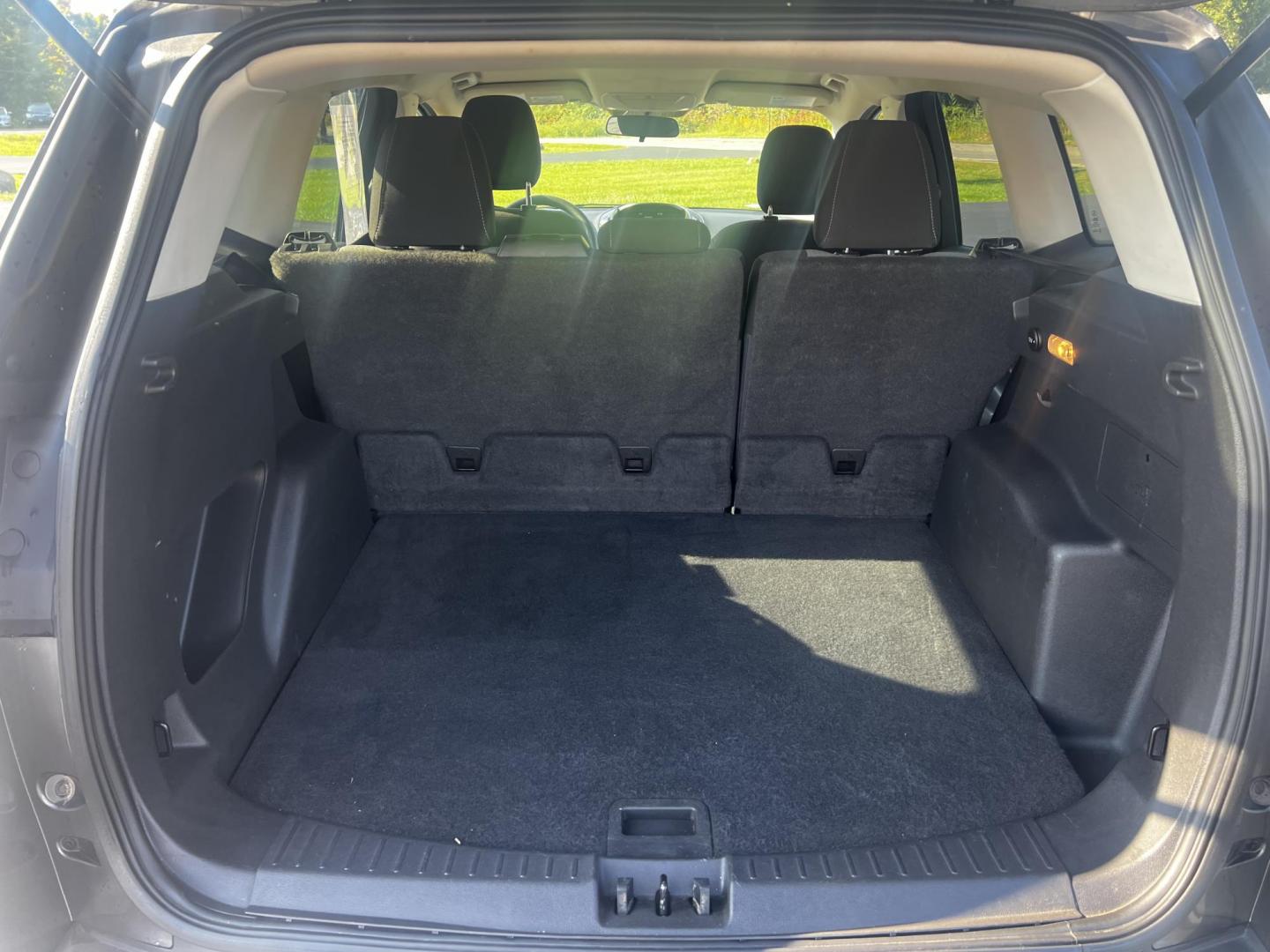 2018 Gray /Black Ford Escape SE 4WD (1FMCU9GD0JU) with an 1.5L I4 DOHC 16V TURBO engine, 6 Speed Auto transmission, located at 547 E. Main St., Orwell, OH, 44076, (440) 437-5893, 41.535435, -80.847855 - This 2018 Ford Escape SE 4WD is a compact SUV designed for efficiency and comfort, powered by a 1.5-liter turbocharged I4 EcoBoost engine, paired with a 6-speed automatic transmission, achieving an impressive 28 MPG on the highway. This Escape incorporates Auto Start Stop technology to enhance fuel - Photo#32