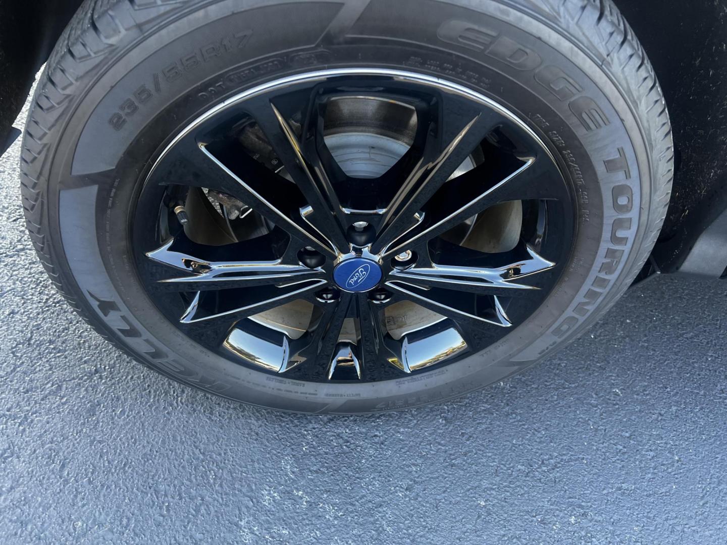 2018 Gray /Black Ford Escape SE 4WD (1FMCU9GD0JU) with an 1.5L I4 DOHC 16V TURBO engine, 6 Speed Auto transmission, located at 547 E. Main St., Orwell, OH, 44076, (440) 437-5893, 41.535435, -80.847855 - This 2018 Ford Escape SE 4WD is a compact SUV designed for efficiency and comfort, powered by a 1.5-liter turbocharged I4 EcoBoost engine, paired with a 6-speed automatic transmission, achieving an impressive 28 MPG on the highway. This Escape incorporates Auto Start Stop technology to enhance fuel - Photo#11