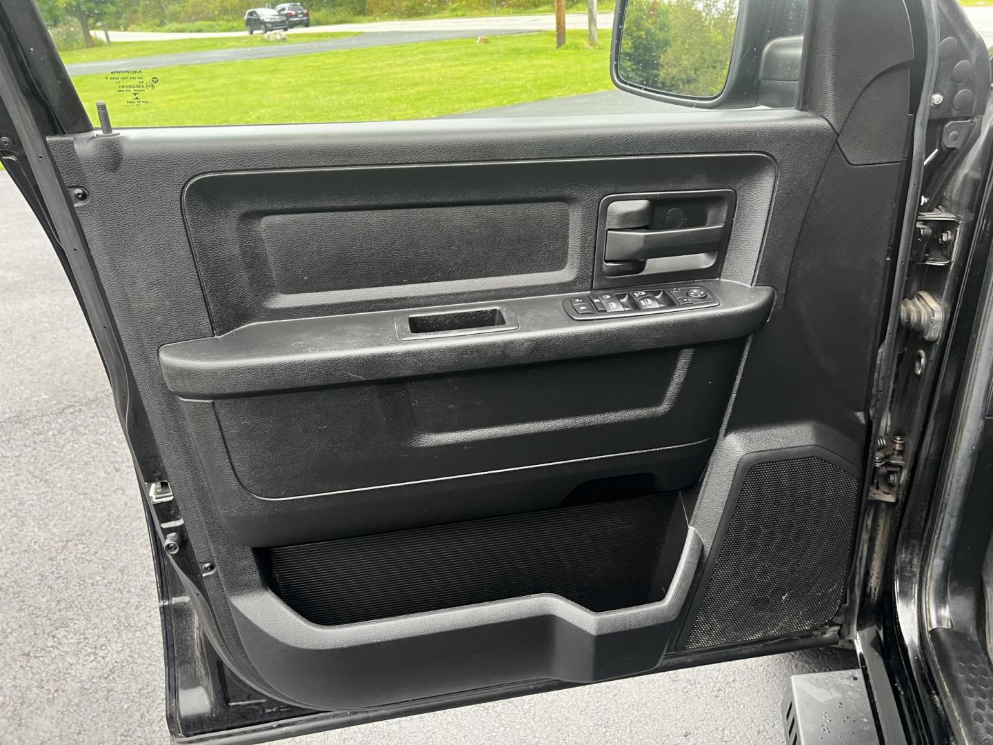2014 Black /Black RAM 1500 Express Crew Cab SWB 4WD (1C6RR7KT6ES) with an 5.7L V8 OHV 16V engine, 6-Speed Automatic transmission, located at 11115 Chardon Rd. , Chardon, OH, 44024, (440) 214-9705, 41.580246, -81.241943 - Photo#19