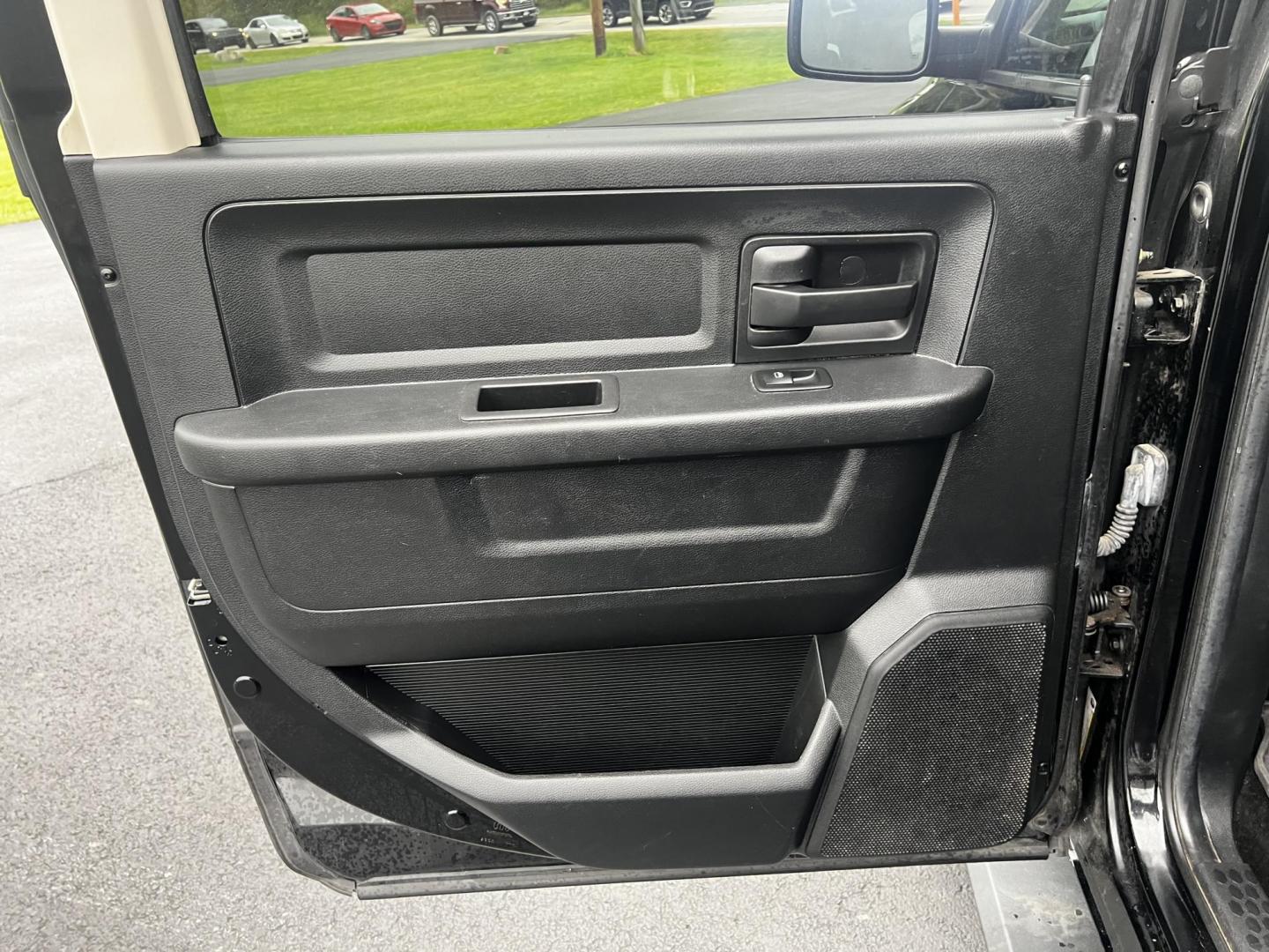 2014 Black /Black RAM 1500 Express Crew Cab SWB 4WD (1C6RR7KT6ES) with an 5.7L V8 OHV 16V engine, 6-Speed Automatic transmission, located at 11115 Chardon Rd. , Chardon, OH, 44024, (440) 214-9705, 41.580246, -81.241943 - Photo#30