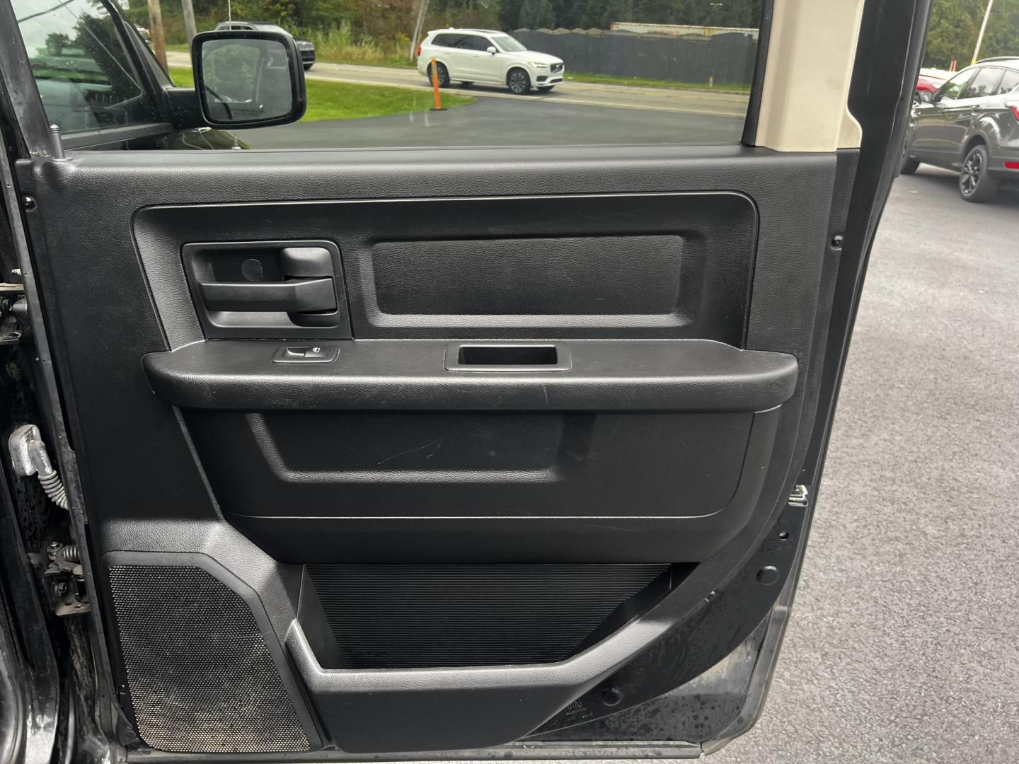 2014 Black /Black RAM 1500 Express Crew Cab SWB 4WD (1C6RR7KT6ES) with an 5.7L V8 OHV 16V engine, 6-Speed Automatic transmission, located at 11115 Chardon Rd. , Chardon, OH, 44024, (440) 214-9705, 41.580246, -81.241943 - Photo#33