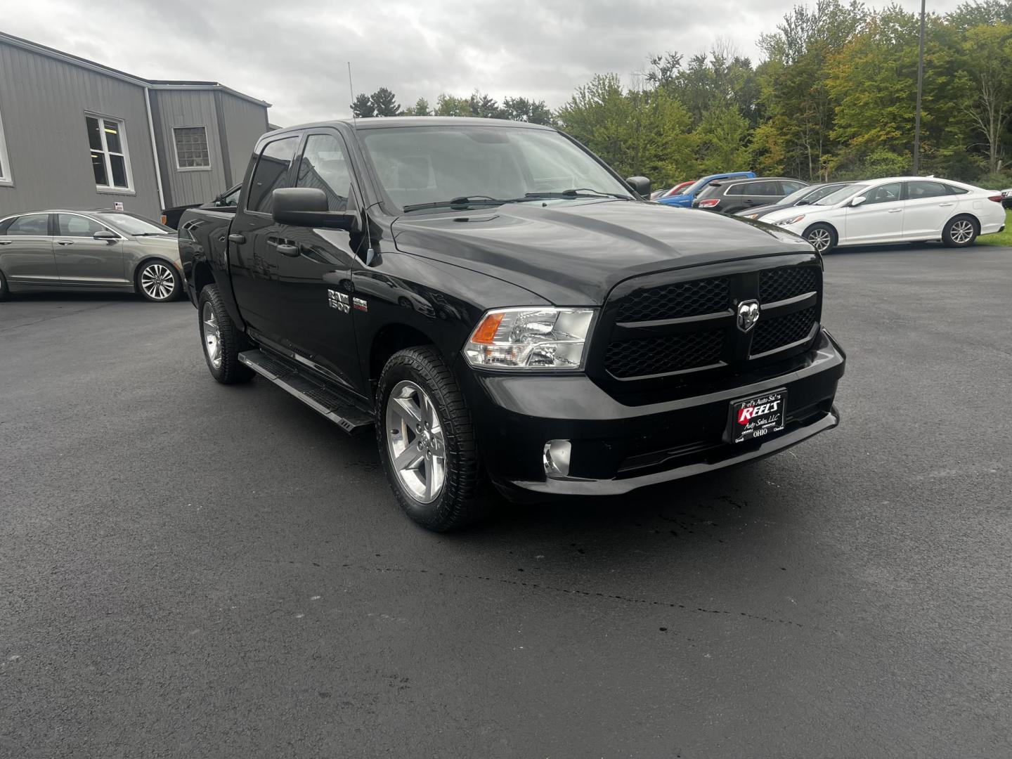 2014 Black /Black RAM 1500 Express Crew Cab SWB 4WD (1C6RR7KT6ES) with an 5.7L V8 OHV 16V engine, 6-Speed Automatic transmission, located at 11115 Chardon Rd. , Chardon, OH, 44024, (440) 214-9705, 41.580246, -81.241943 - Photo#4