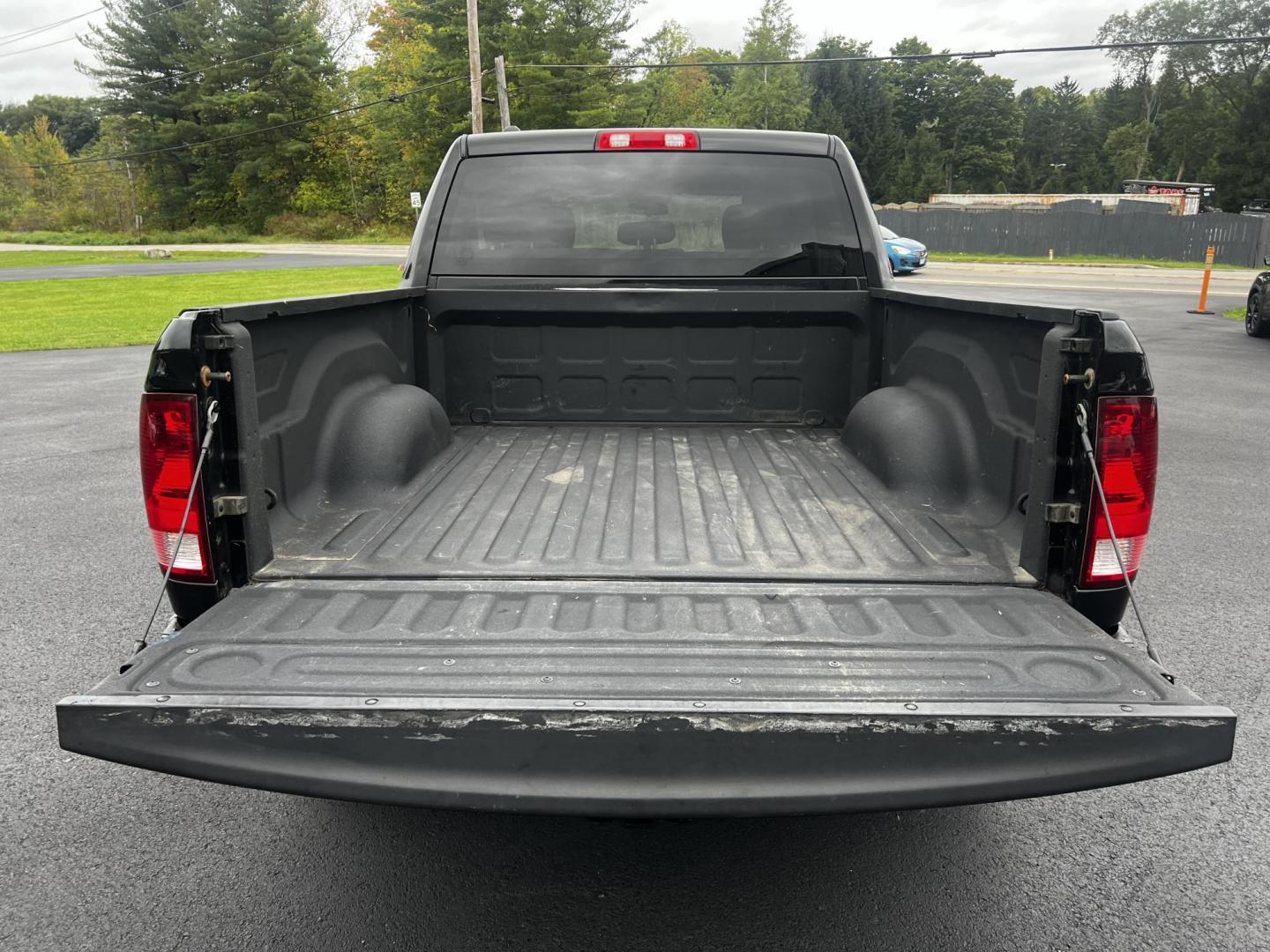 2014 Black /Black RAM 1500 Express Crew Cab SWB 4WD (1C6RR7KT6ES) with an 5.7L V8 OHV 16V engine, 6-Speed Automatic transmission, located at 11115 Chardon Rd. , Chardon, OH, 44024, (440) 214-9705, 41.580246, -81.241943 - Photo#9