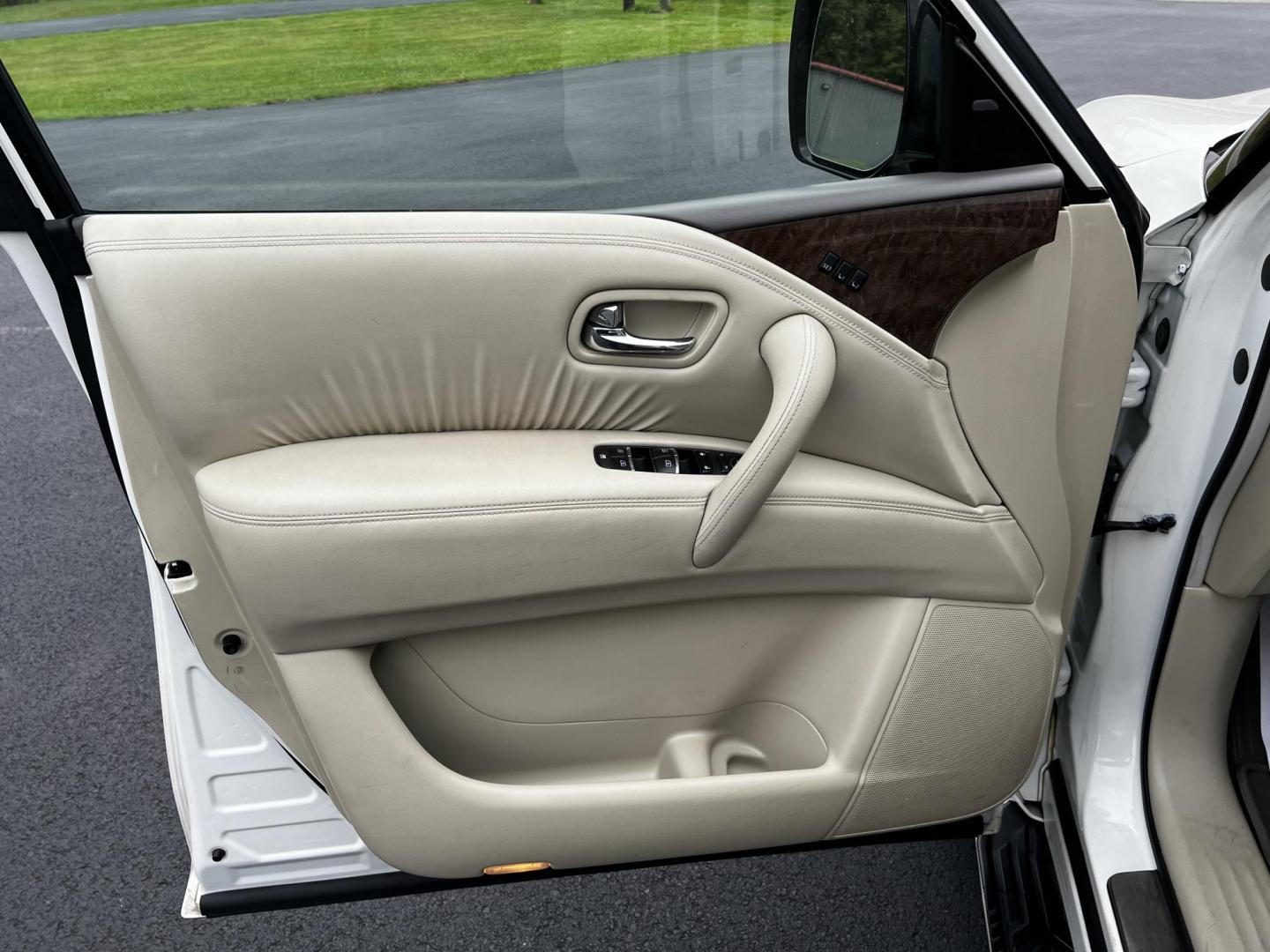 2017 White /Tan Infiniti QX80 Base 4WD (JN8AZ2NE3H9) with an 5.6L V8 DOHC 32V engine, 7A transmission, located at 11115 Chardon Rd. , Chardon, OH, 44024, (440) 214-9705, 41.580246, -81.241943 - Photo#16