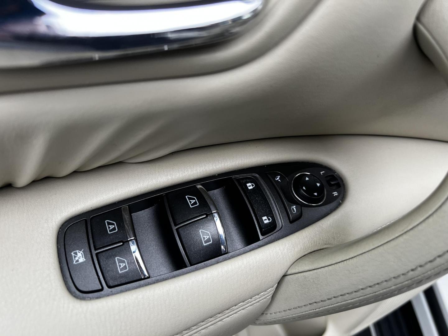2017 White /Tan Infiniti QX80 Base 4WD (JN8AZ2NE3H9) with an 5.6L V8 DOHC 32V engine, 7A transmission, located at 11115 Chardon Rd. , Chardon, OH, 44024, (440) 214-9705, 41.580246, -81.241943 - Photo#19