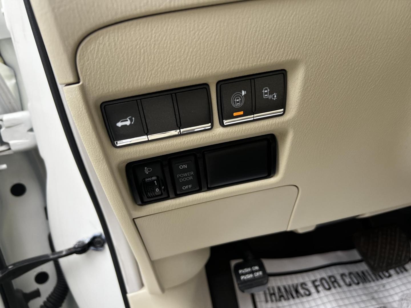 2017 White /Tan Infiniti QX80 Base 4WD (JN8AZ2NE3H9) with an 5.6L V8 DOHC 32V engine, 7A transmission, located at 11115 Chardon Rd. , Chardon, OH, 44024, (440) 214-9705, 41.580246, -81.241943 - Photo#23