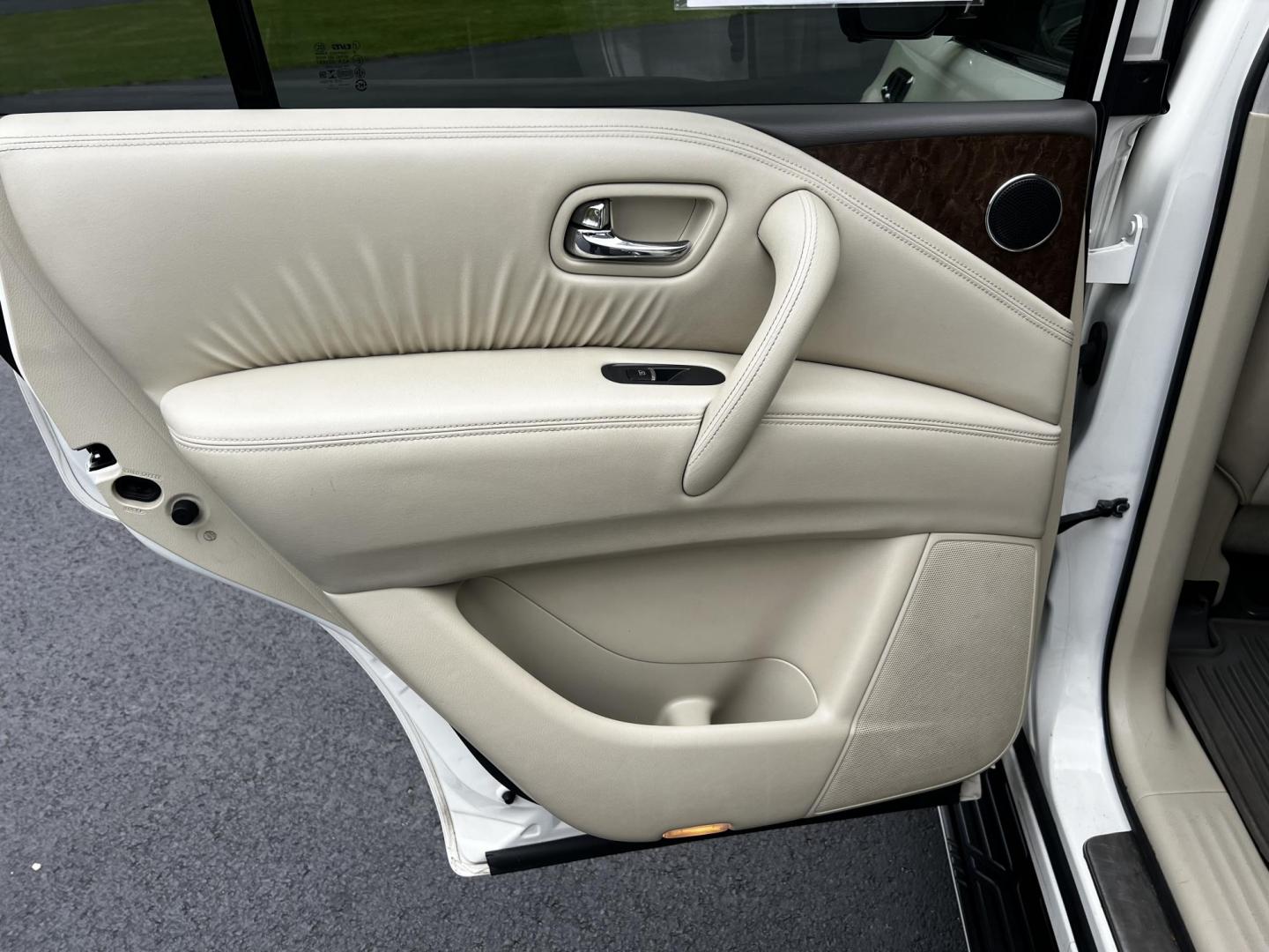 2017 White /Tan Infiniti QX80 Base 4WD (JN8AZ2NE3H9) with an 5.6L V8 DOHC 32V engine, 7A transmission, located at 11115 Chardon Rd. , Chardon, OH, 44024, (440) 214-9705, 41.580246, -81.241943 - Photo#40