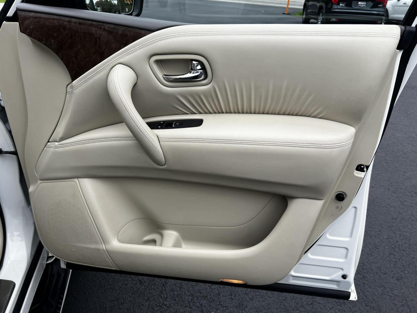 2017 White /Tan Infiniti QX80 Base 4WD (JN8AZ2NE3H9) with an 5.6L V8 DOHC 32V engine, 7A transmission, located at 11115 Chardon Rd. , Chardon, OH, 44024, (440) 214-9705, 41.580246, -81.241943 - Photo#52