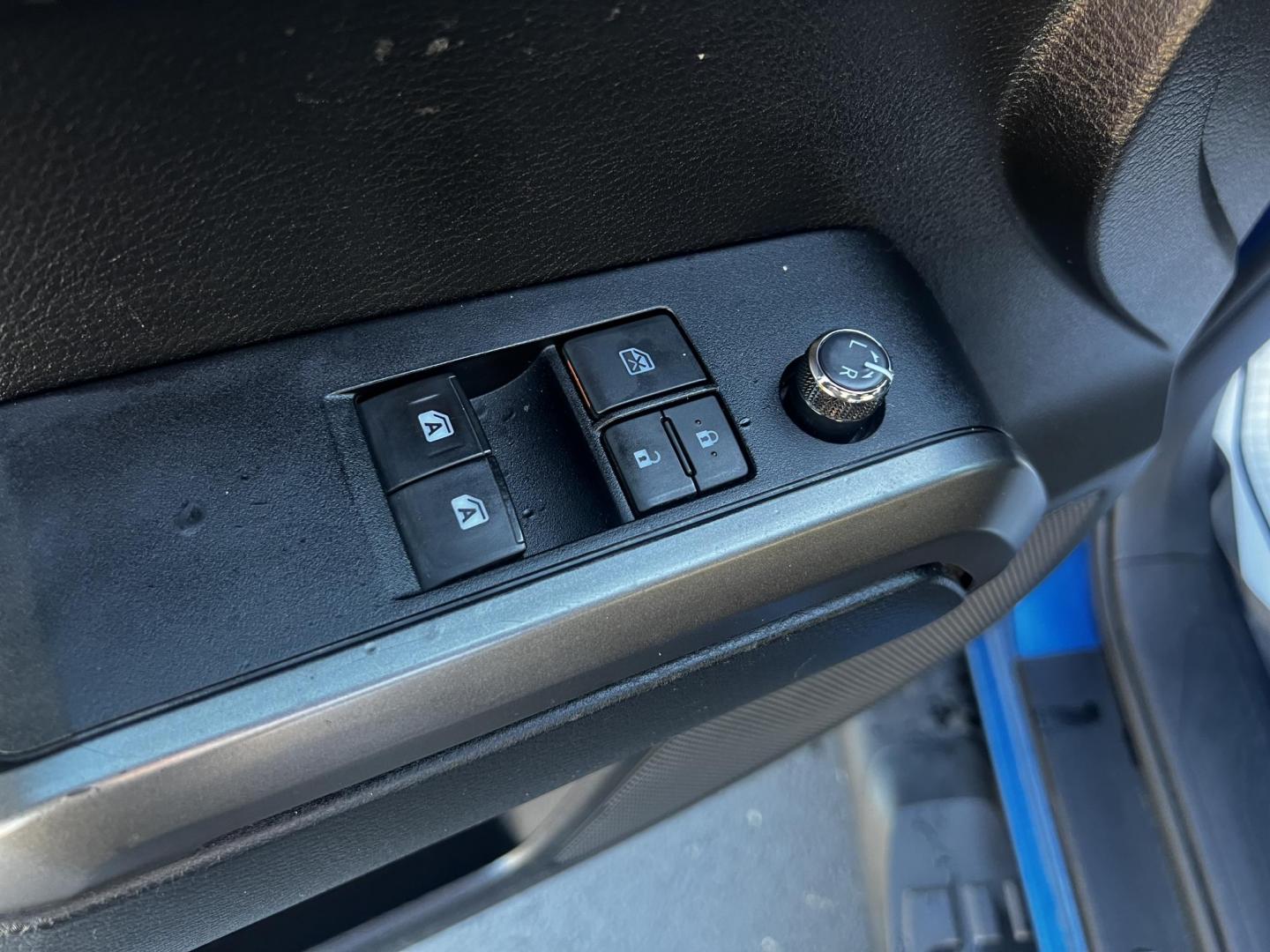 2017 Blue /Black Toyota Tacoma TRD Sport Access Cab V6 6AT 4WD (5TFSZ5AN9HX) with an 3.5L V6 DOHC 24V engine, 6A transmission, located at 11115 Chardon Rd. , Chardon, OH, 44024, (440) 214-9705, 41.580246, -81.241943 - Photo#17