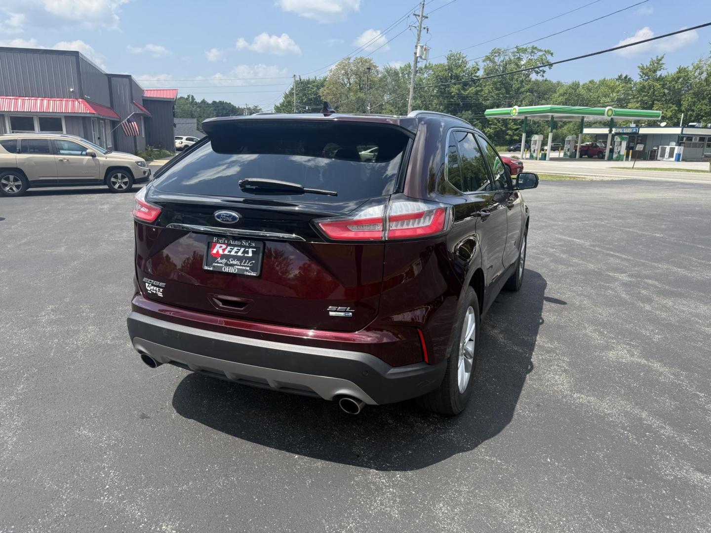 2019 Burgundy /Black Ford Edge SEL AWD (2FMPK4J96KB) with an 2.0L I4 DOHC 16V Turbo engine, 8-Speed Automatic transmission, located at 11115 Chardon Rd. , Chardon, OH, 44024, (440) 214-9705, 41.580246, -81.241943 - FRESH TRADE ALET ----- 2019 Ford Edge SEL AWD is a sophisticated midsize SUV combining performance, technology, and comfort. It features a 2.0-liter turbocharged I4 EcoBoost engine with a 8-speed automatic transmission, providing a balanced driving experience with efficiency and power. The interior - Photo#7