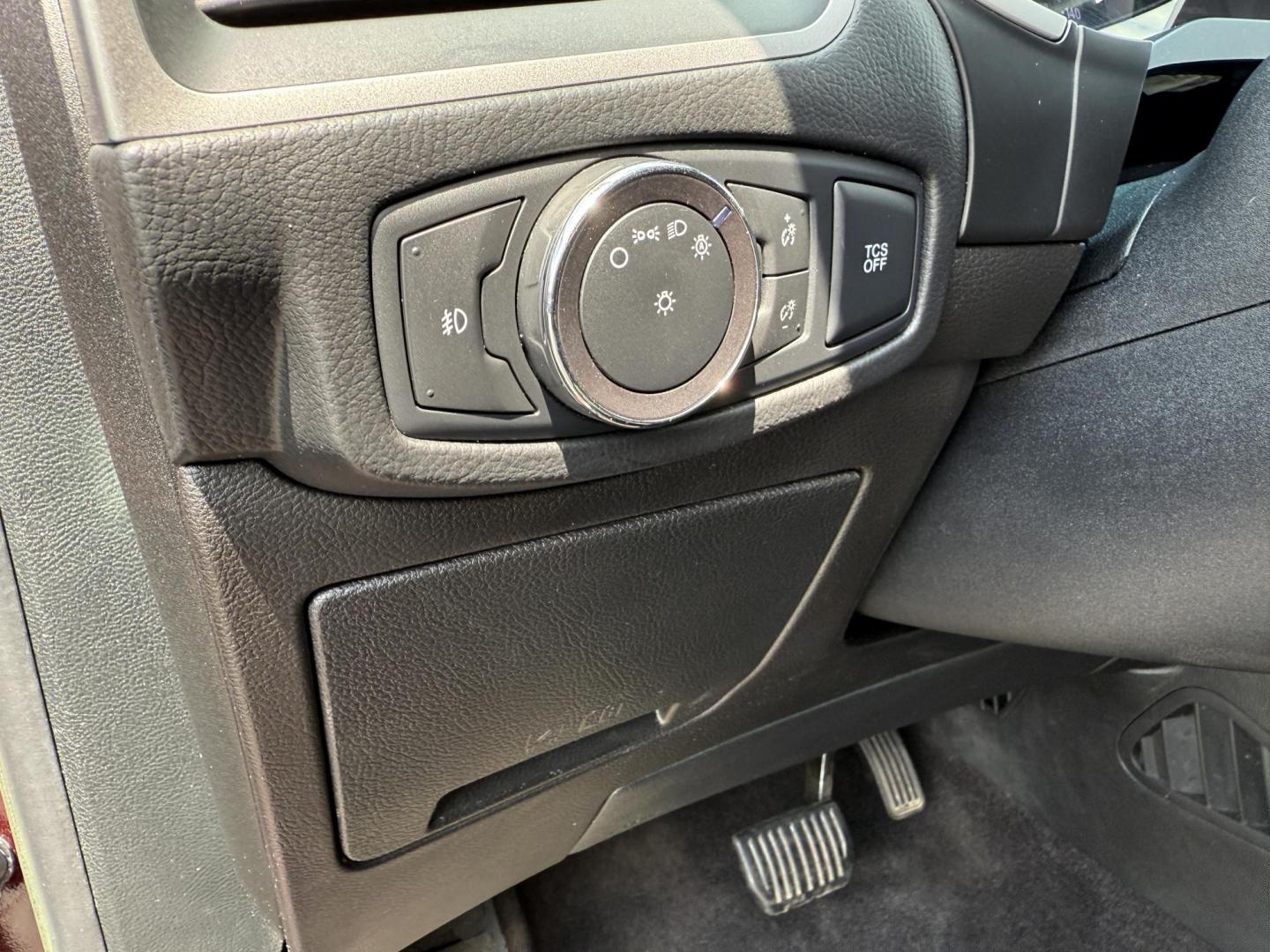 2019 Burgundy /Black Ford Edge SEL AWD (2FMPK4J96KB) with an 2.0L I4 DOHC 16V Turbo engine, 8-Speed Automatic transmission, located at 11115 Chardon Rd. , Chardon, OH, 44024, (440) 214-9705, 41.580246, -81.241943 - FRESH TRADE ALET ----- 2019 Ford Edge SEL AWD is a sophisticated midsize SUV combining performance, technology, and comfort. It features a 2.0-liter turbocharged I4 EcoBoost engine with a 8-speed automatic transmission, providing a balanced driving experience with efficiency and power. The interior - Photo#20
