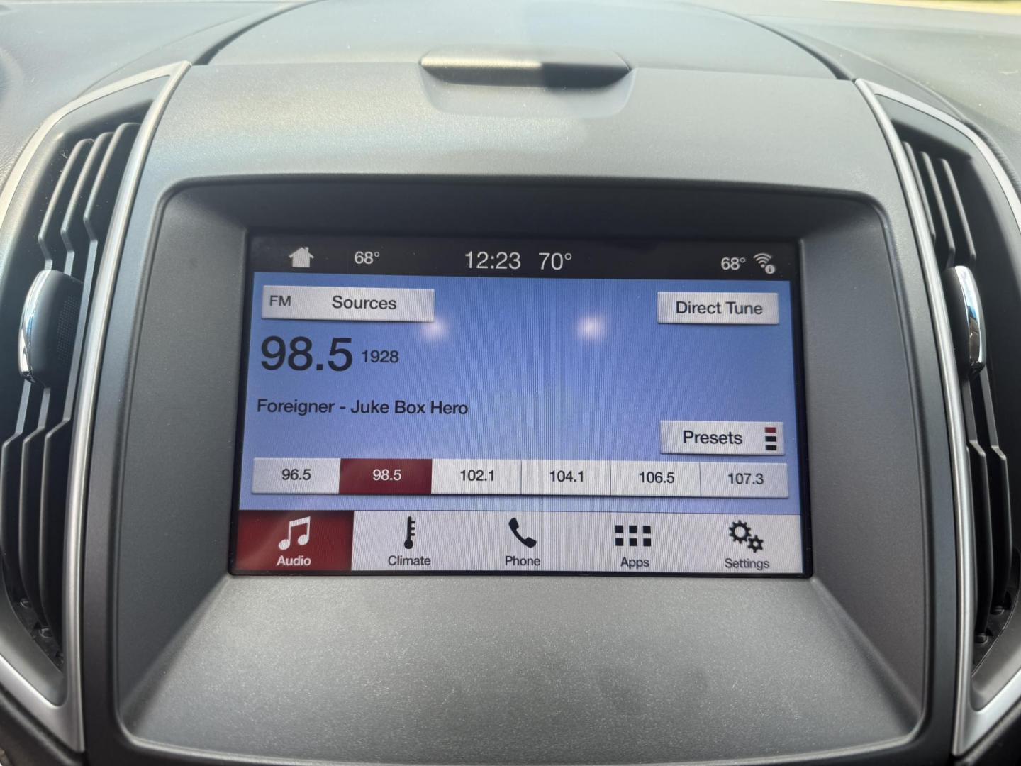 2019 Burgundy /Black Ford Edge SEL AWD (2FMPK4J96KB) with an 2.0L I4 DOHC 16V Turbo engine, 8-Speed Automatic transmission, located at 11115 Chardon Rd. , Chardon, OH, 44024, (440) 214-9705, 41.580246, -81.241943 - FRESH TRADE ALET ----- 2019 Ford Edge SEL AWD is a sophisticated midsize SUV combining performance, technology, and comfort. It features a 2.0-liter turbocharged I4 EcoBoost engine with a 8-speed automatic transmission, providing a balanced driving experience with efficiency and power. The interior - Photo#25