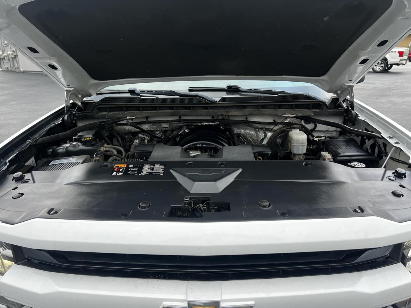 2016 White /Black Chevrolet Silverado 1500 LT Z71 Double Cab 4WD (1GCVKRECXGZ) with an 5.3L V8 OHV 16V engine, 6 Speed Auto transmission, located at 11115 Chardon Rd. , Chardon, OH, 44024, (440) 214-9705, 41.580246, -81.241943 - This 2016 Chevrolet Silverado LT Z71 Double Cab 4WD is a robust and versatile pickup truck, powered by a 5.3-liter Vortec V8 engine paired with a 6-speed automatic transmission, providing reliable performance and a towing capacity of 9,200 pounds. This model is well-equipped with modern amenities su - Photo#15