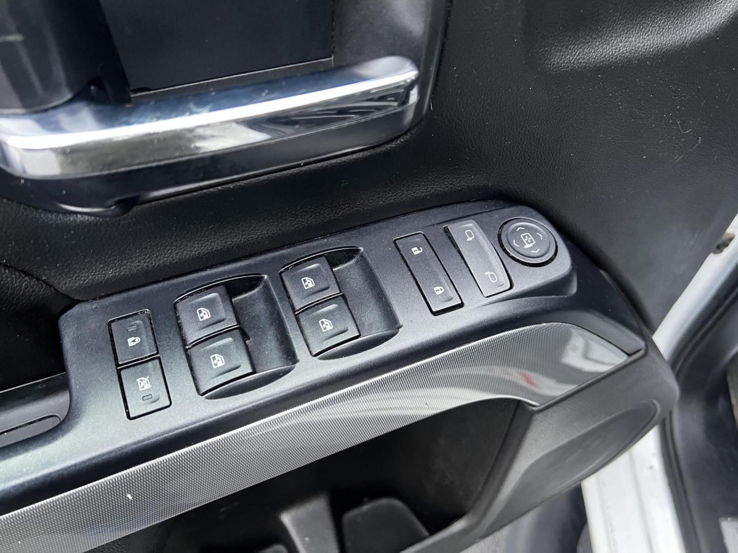 2016 White /Black Chevrolet Silverado 1500 LT Z71 Double Cab 4WD (1GCVKRECXGZ) with an 5.3L V8 OHV 16V engine, 6 Speed Auto transmission, located at 11115 Chardon Rd. , Chardon, OH, 44024, (440) 214-9705, 41.580246, -81.241943 - This 2016 Chevrolet Silverado LT Z71 Double Cab 4WD is a robust and versatile pickup truck, powered by a 5.3-liter Vortec V8 engine paired with a 6-speed automatic transmission, providing reliable performance and a towing capacity of 9,200 pounds. This model is well-equipped with modern amenities su - Photo#18