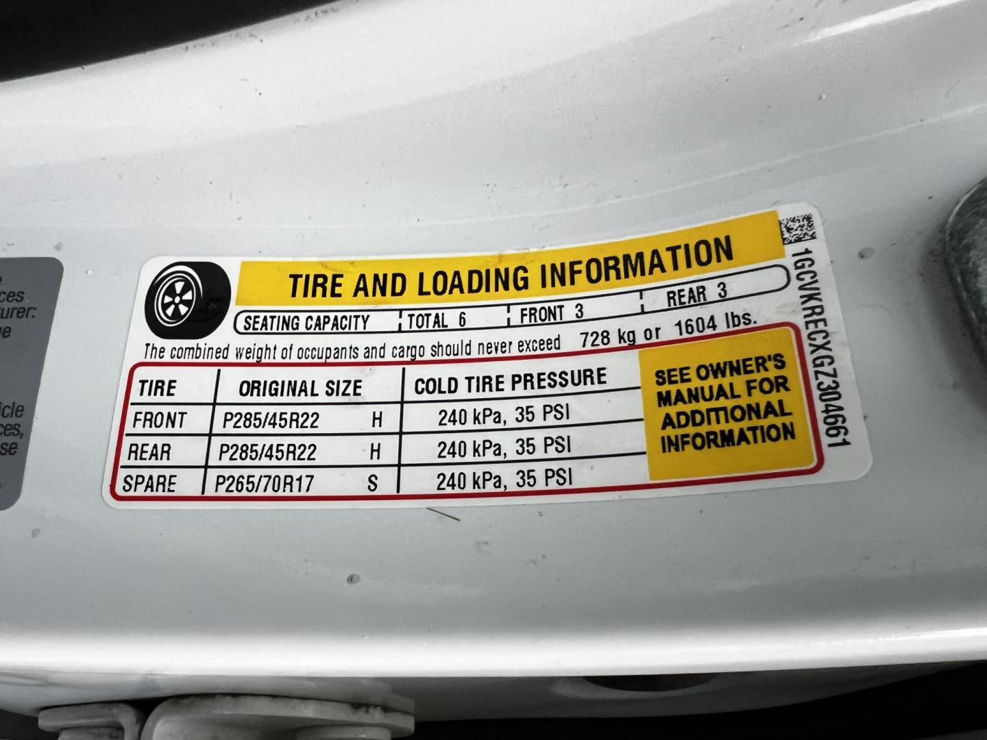 2016 White /Black Chevrolet Silverado 1500 LT Z71 Double Cab 4WD (1GCVKRECXGZ) with an 5.3L V8 OHV 16V engine, 6 Speed Auto transmission, located at 11115 Chardon Rd. , Chardon, OH, 44024, (440) 214-9705, 41.580246, -81.241943 - This 2016 Chevrolet Silverado LT Z71 Double Cab 4WD is a robust and versatile pickup truck, powered by a 5.3-liter Vortec V8 engine paired with a 6-speed automatic transmission, providing reliable performance and a towing capacity of 9,200 pounds. This model is well-equipped with modern amenities su - Photo#22