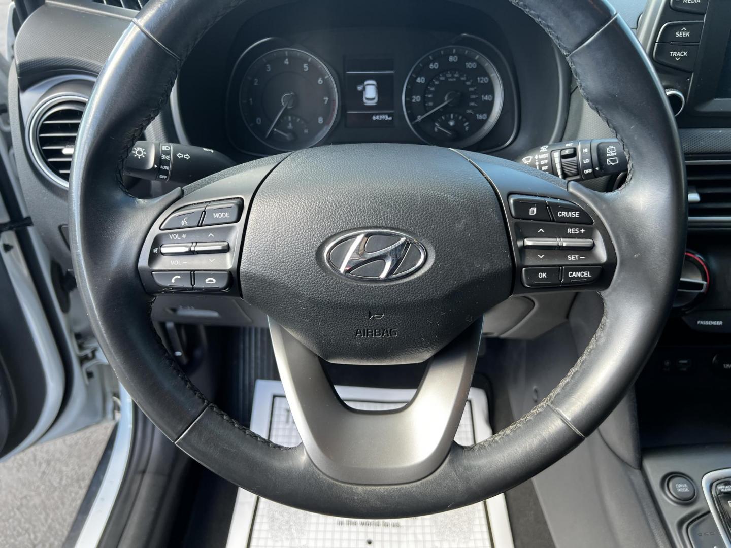 2019 White /Black Hyundai Kona SEL AWD (KM8K2CAA7KU) with an 2.0L I4 DOHC 16V engine, 6 Speed Automatic transmission, located at 547 E. Main St., Orwell, OH, 44076, (440) 437-5893, 41.535435, -80.847855 - This One Owner 2019 Hyundai Kona SEL AWD is a compact SUV that combines efficiency, safety, and technology features. Powered by a 2.0-liter I4 Atkinson engine coupled with a 6-speed automatic transmission, it delivers a commendable fuel efficiency of approximately 30 MPG on the highway. It is equipp - Photo#8