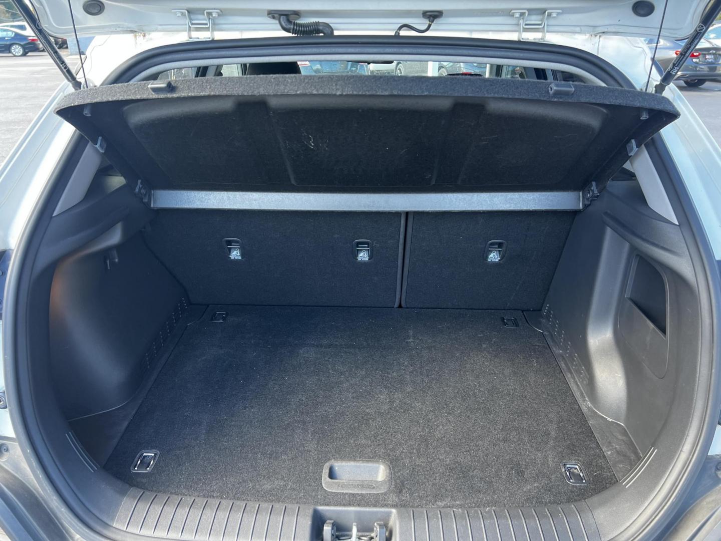2019 White /Black Hyundai Kona SEL AWD (KM8K2CAA7KU) with an 2.0L I4 DOHC 16V engine, 6 Speed Automatic transmission, located at 547 E. Main St., Orwell, OH, 44076, (440) 437-5893, 41.535435, -80.847855 - This One Owner 2019 Hyundai Kona SEL AWD is a compact SUV that combines efficiency, safety, and technology features. Powered by a 2.0-liter I4 Atkinson engine coupled with a 6-speed automatic transmission, it delivers a commendable fuel efficiency of approximately 30 MPG on the highway. It is equipp - Photo#30