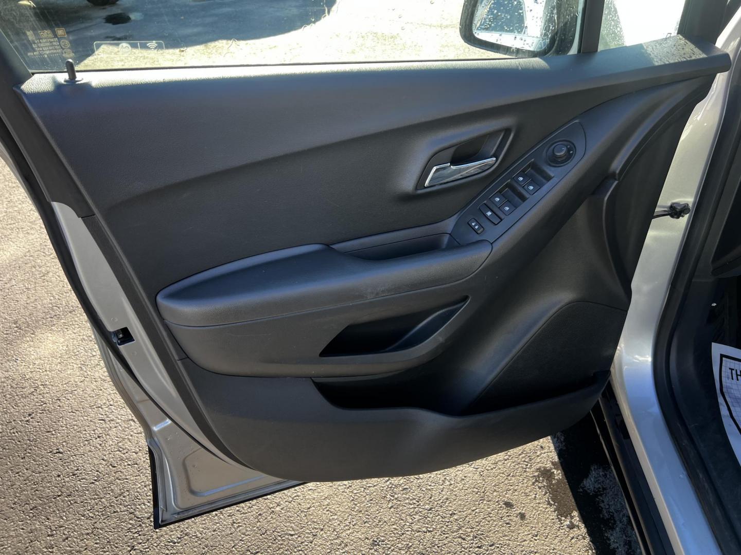 2016 Silver /Black Chevrolet Trax LS FWD (KL7CJKSB9GB) with an 1.4L I4 DOHC 16V Turbo engine, 6A transmission, located at 547 E. Main St., Orwell, OH, 44076, (440) 437-5893, 41.535435, -80.847855 - Photo#16