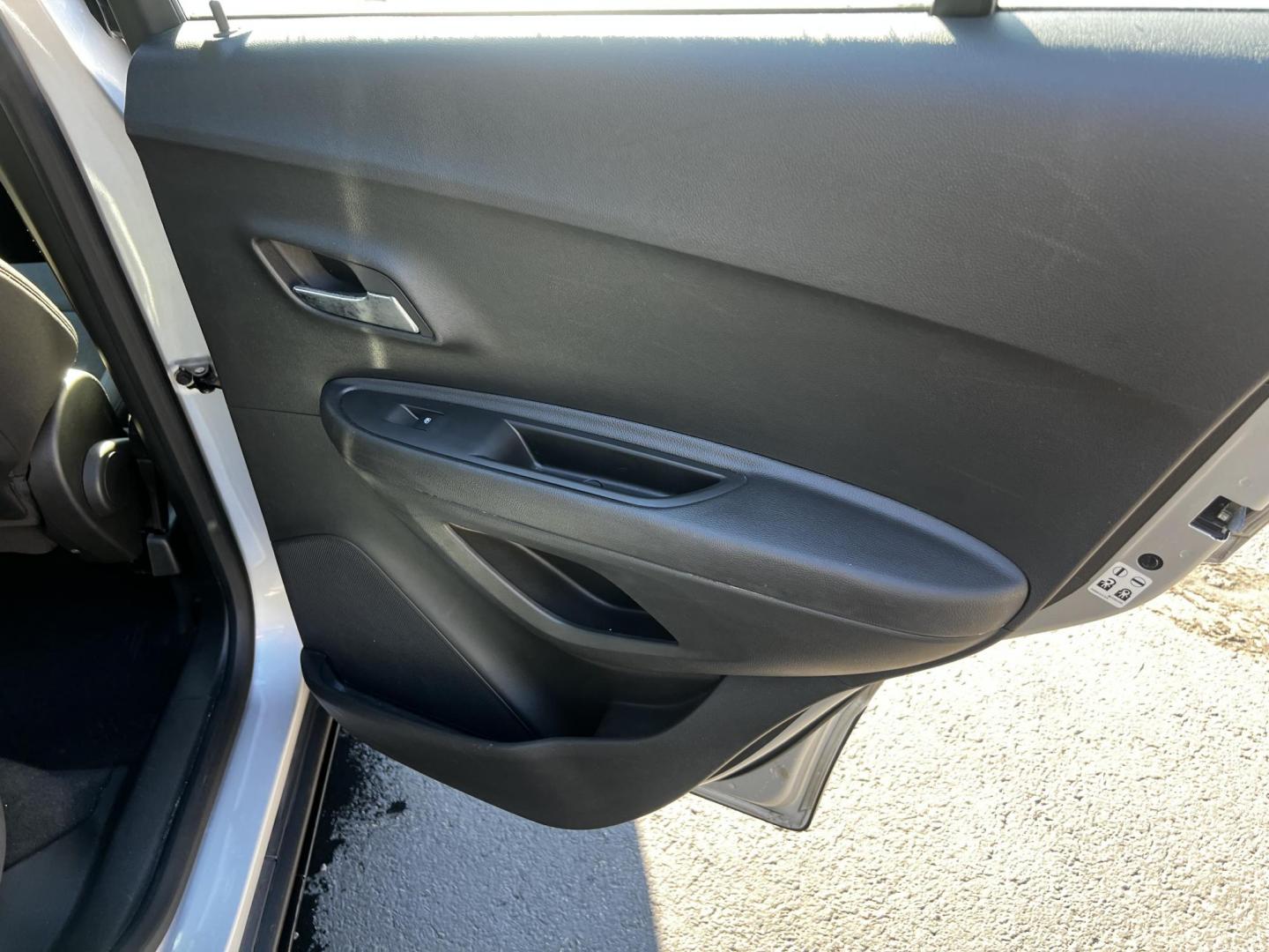 2016 Silver /Black Chevrolet Trax LS FWD (KL7CJKSB9GB) with an 1.4L I4 DOHC 16V Turbo engine, 6A transmission, located at 547 E. Main St., Orwell, OH, 44076, (440) 437-5893, 41.535435, -80.847855 - Photo#32