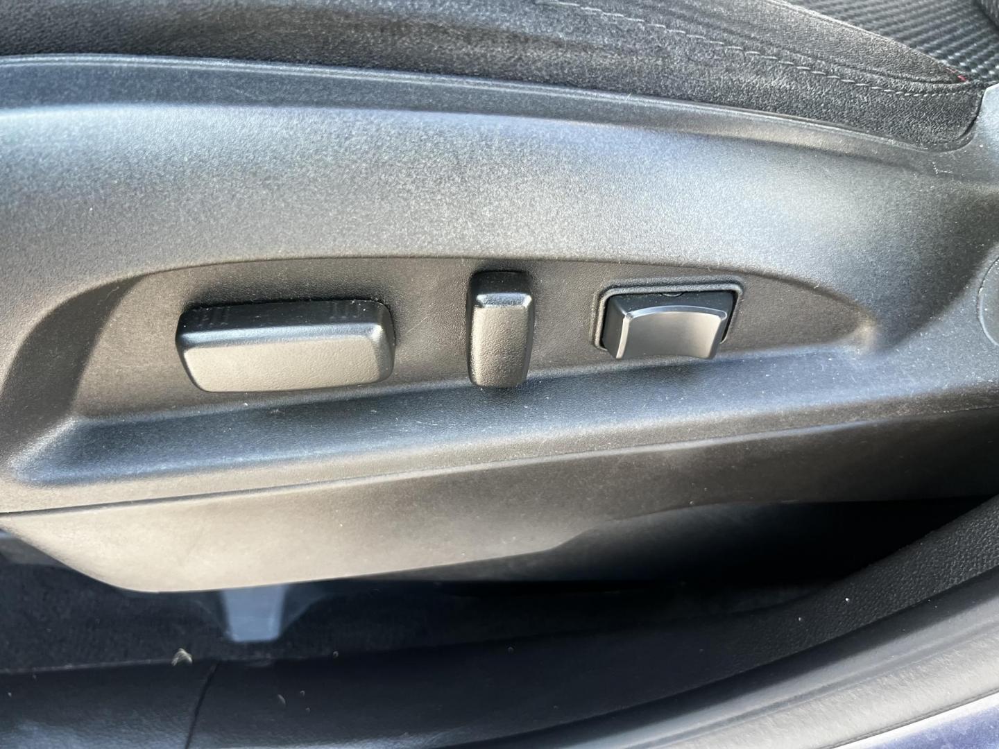 2014 Blue /Black Chevrolet Equinox 1LT AWD (2GNFLFEK2E6) with an 2.4L I4 DOHC 16V engine, 6-Speed Automatic transmission, located at 547 E. Main St., Orwell, OH, 44076, (440) 437-5893, 41.535435, -80.847855 - Photo#15