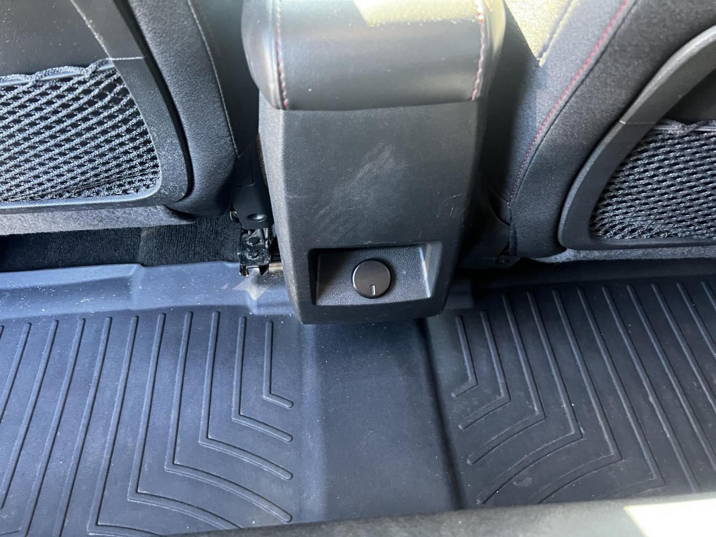 2014 Blue /Black Chevrolet Equinox 1LT AWD (2GNFLFEK2E6) with an 2.4L I4 DOHC 16V engine, 6-Speed Automatic transmission, located at 547 E. Main St., Orwell, OH, 44076, (440) 437-5893, 41.535435, -80.847855 - Photo#26