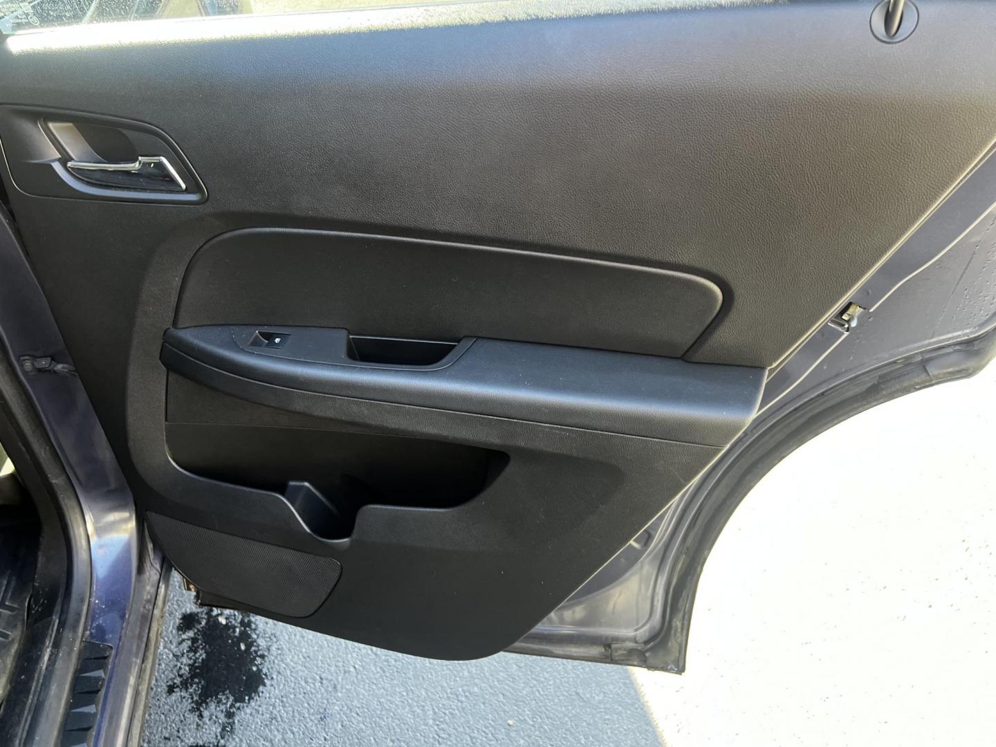 2014 Blue /Black Chevrolet Equinox 1LT AWD (2GNFLFEK2E6) with an 2.4L I4 DOHC 16V engine, 6-Speed Automatic transmission, located at 547 E. Main St., Orwell, OH, 44076, (440) 437-5893, 41.535435, -80.847855 - Photo#31