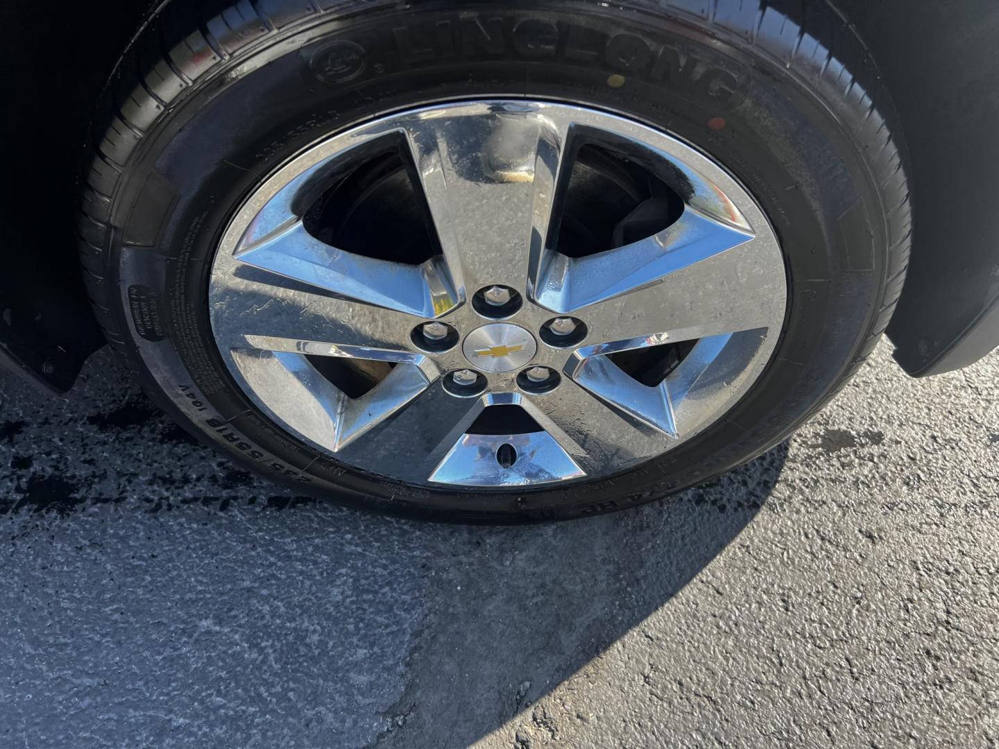 2014 Blue /Black Chevrolet Equinox 1LT AWD (2GNFLFEK2E6) with an 2.4L I4 DOHC 16V engine, 6-Speed Automatic transmission, located at 547 E. Main St., Orwell, OH, 44076, (440) 437-5893, 41.535435, -80.847855 - Photo#9