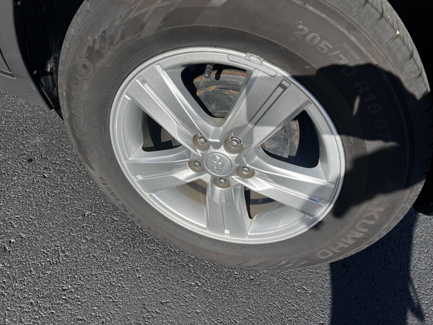 2020 Gray /Black Chevrolet Trax LS FWD (3GNCJKSB9LL) with an 1.4L I4 DOHC 16V TURBO engine, 6A transmission, located at 547 E. Main St., Orwell, OH, 44076, (440) 437-5893, 41.535435, -80.847855 - This 2020 Chevrolet Trax LS FWD is a compact SUV featuring a 1.4L I4 turbocharged EcoTec engine paired with a 6-speed automatic transmission, delivering an efficient performance with an estimated 31 MPG on the highway. It includes modern technological amenities such as a 7.0" touchscreen with both A - Photo#23