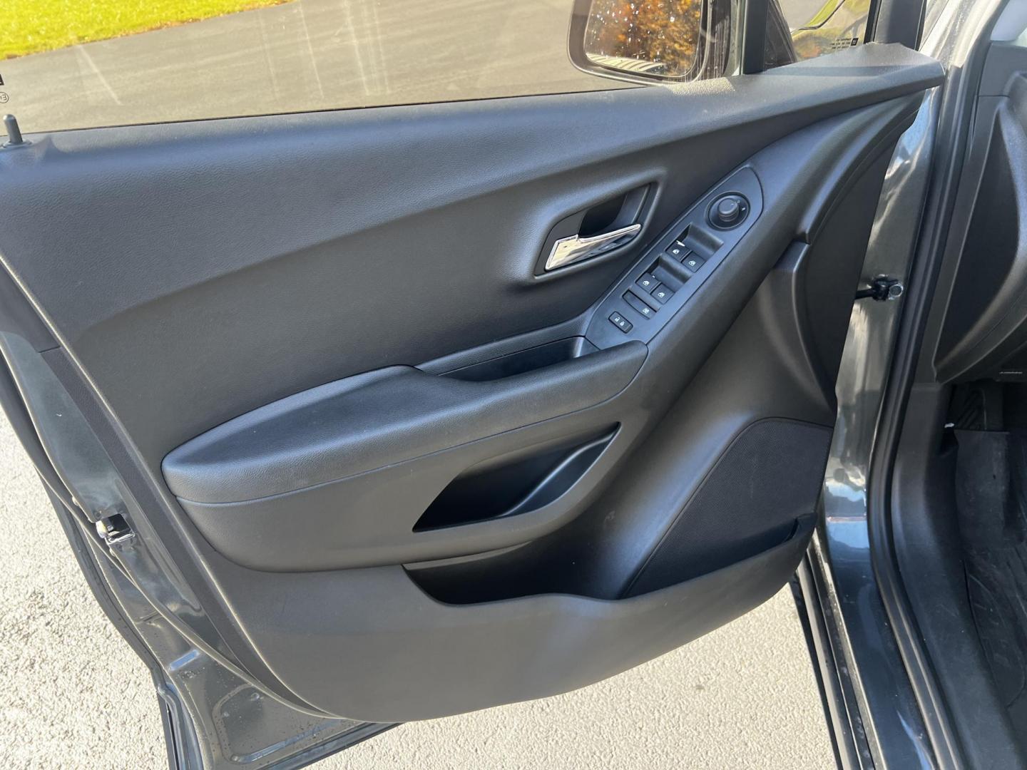 2020 Gray /Black Chevrolet Trax LS FWD (3GNCJKSB9LL) with an 1.4L I4 DOHC 16V TURBO engine, 6A transmission, located at 547 E. Main St., Orwell, OH, 44076, (440) 437-5893, 41.535435, -80.847855 - This 2020 Chevrolet Trax LS FWD is a compact SUV featuring a 1.4L I4 turbocharged EcoTec engine paired with a 6-speed automatic transmission, delivering an efficient performance with an estimated 31 MPG on the highway. It includes modern technological amenities such as a 7.0" touchscreen with both A - Photo#5