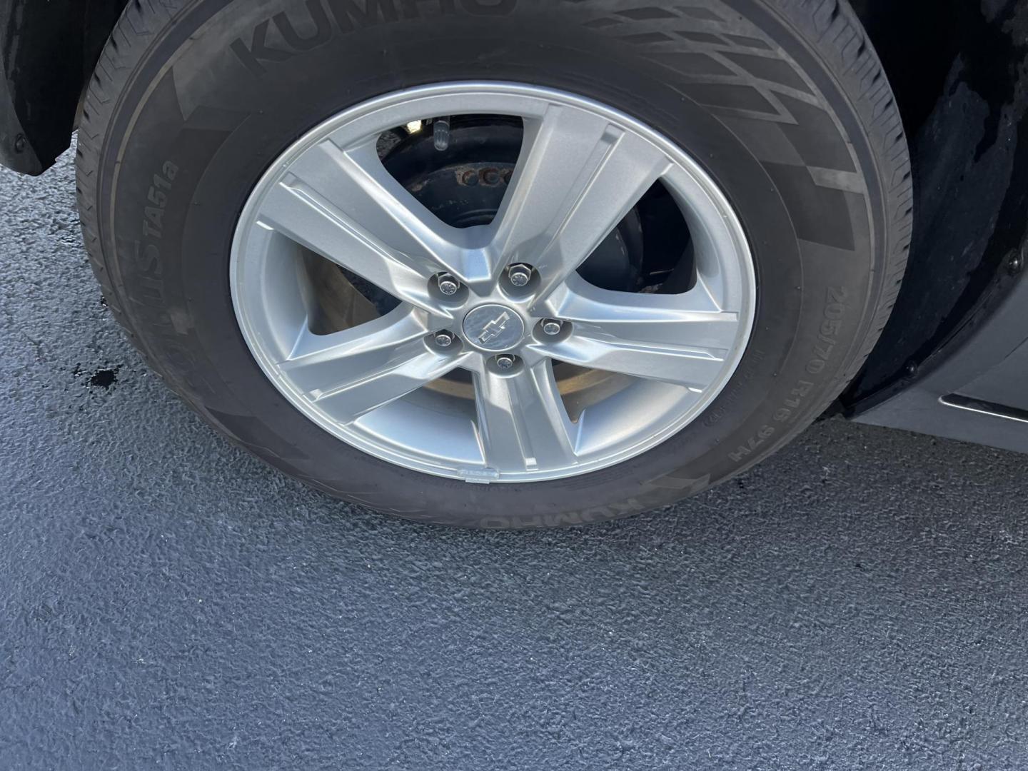 2020 Gray /Black Chevrolet Trax LS FWD (3GNCJKSB9LL) with an 1.4L I4 DOHC 16V TURBO engine, 6A transmission, located at 547 E. Main St., Orwell, OH, 44076, (440) 437-5893, 41.535435, -80.847855 - This 2020 Chevrolet Trax LS FWD is a compact SUV featuring a 1.4L I4 turbocharged EcoTec engine paired with a 6-speed automatic transmission, delivering an efficient performance with an estimated 31 MPG on the highway. It includes modern technological amenities such as a 7.0" touchscreen with both A - Photo#22