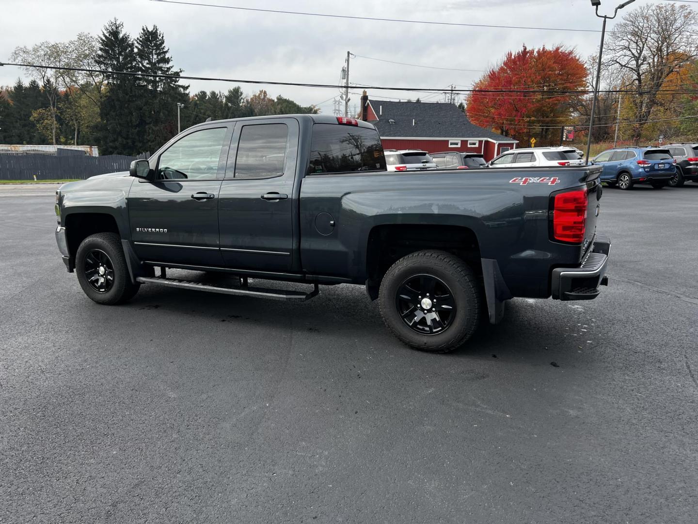 2017 Gray /Black Chevrolet Silverado 1500 LT Double Cab 4WD (1GCVKREC8HZ) with an 5.3L V8 OHV 16V engine, 6 Speed Automatic transmission, located at 547 E. Main St., Orwell, OH, 44076, (440) 437-5893, 41.535435, -80.847855 - Photo#11