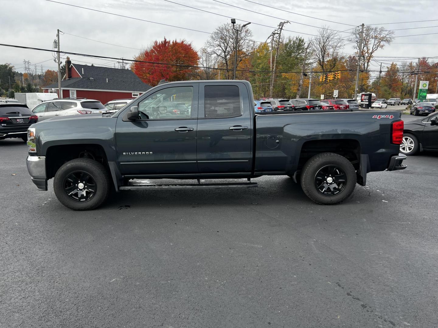 2017 Gray /Black Chevrolet Silverado 1500 LT Double Cab 4WD (1GCVKREC8HZ) with an 5.3L V8 OHV 16V engine, 6 Speed Automatic transmission, located at 547 E. Main St., Orwell, OH, 44076, (440) 437-5893, 41.535435, -80.847855 - Photo#13
