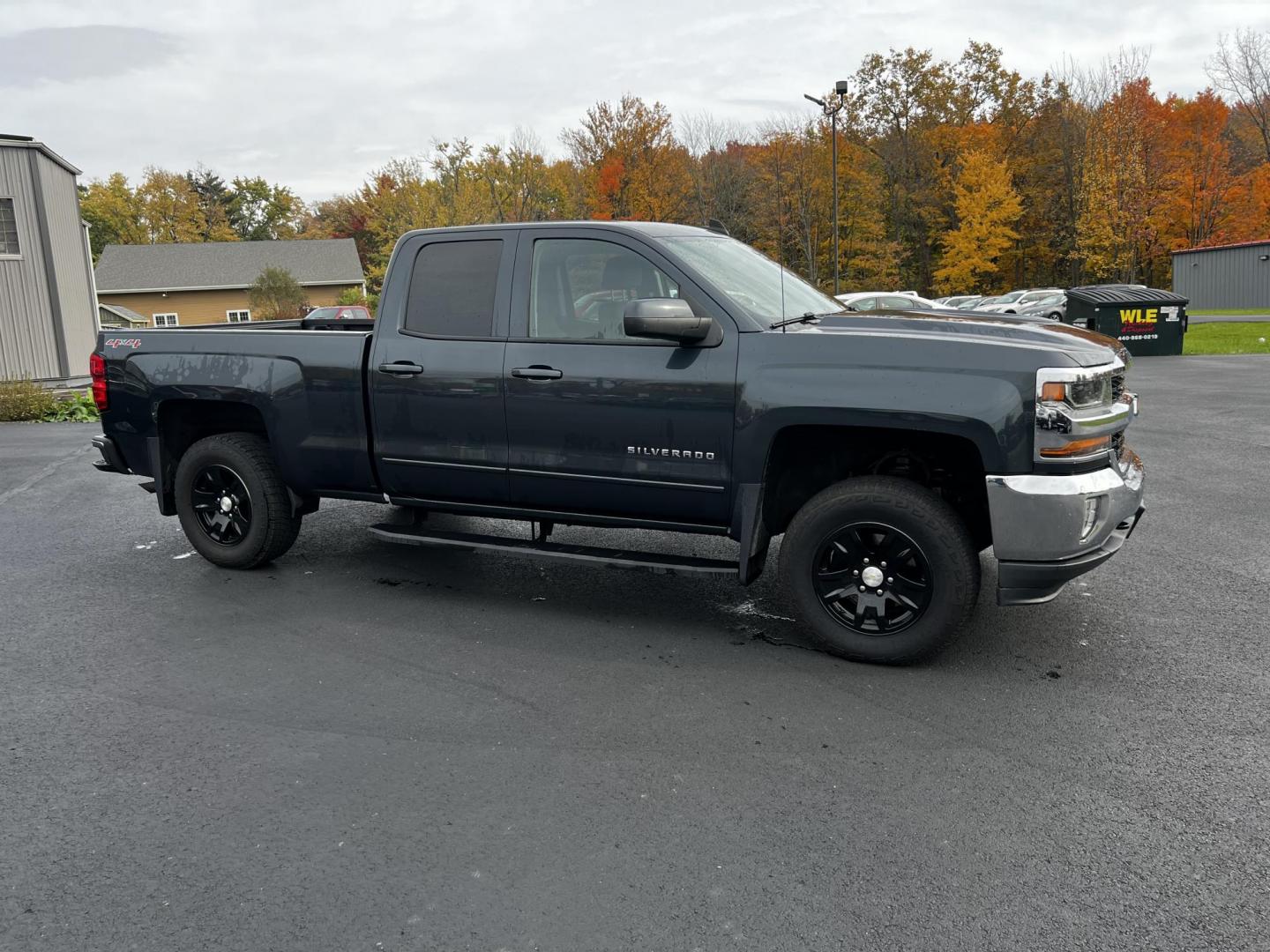 2017 Gray /Black Chevrolet Silverado 1500 LT Double Cab 4WD (1GCVKREC8HZ) with an 5.3L V8 OHV 16V engine, 6 Speed Automatic transmission, located at 547 E. Main St., Orwell, OH, 44076, (440) 437-5893, 41.535435, -80.847855 - Photo#3