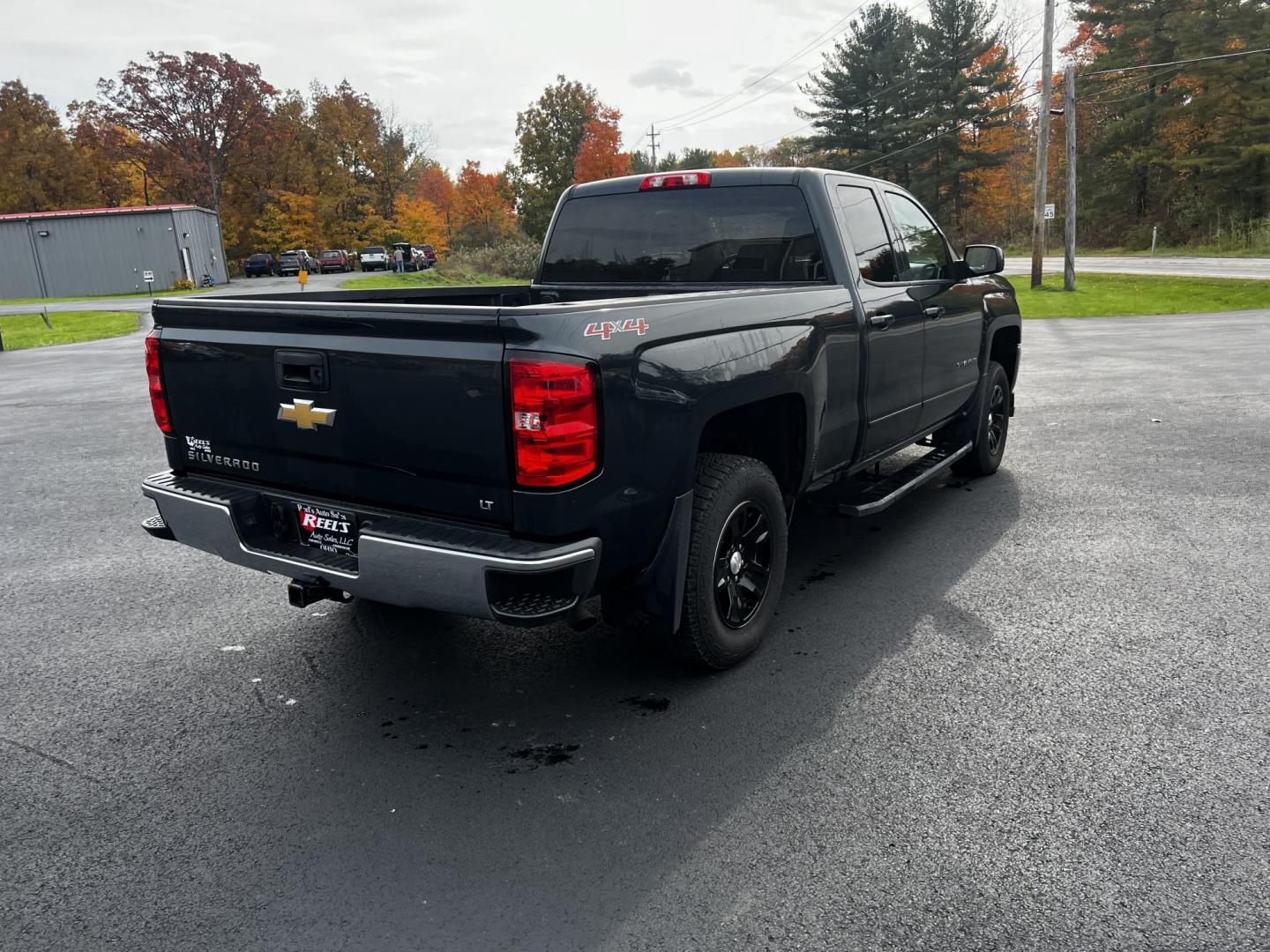 2017 Gray /Black Chevrolet Silverado 1500 LT Double Cab 4WD (1GCVKREC8HZ) with an 5.3L V8 OHV 16V engine, 6 Speed Automatic transmission, located at 547 E. Main St., Orwell, OH, 44076, (440) 437-5893, 41.535435, -80.847855 - Photo#7