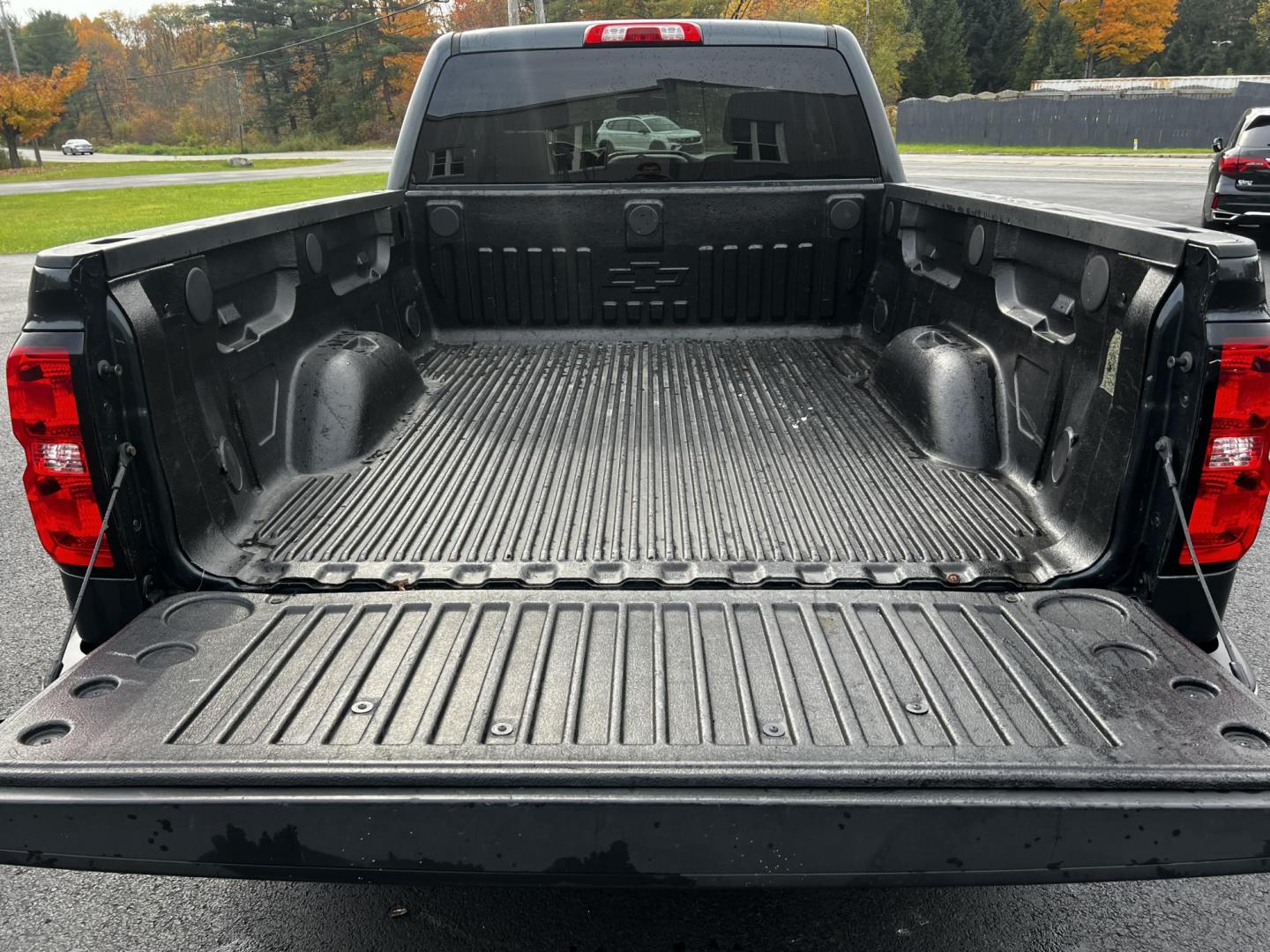 2017 Gray /Black Chevrolet Silverado 1500 LT Double Cab 4WD (1GCVKREC8HZ) with an 5.3L V8 OHV 16V engine, 6 Speed Automatic transmission, located at 547 E. Main St., Orwell, OH, 44076, (440) 437-5893, 41.535435, -80.847855 - Photo#8