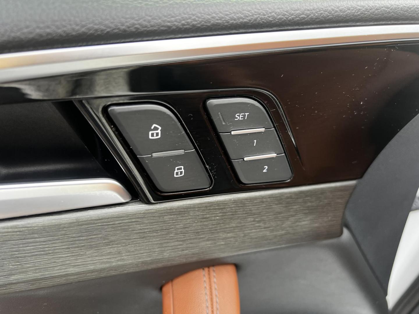 2021 White /Brown Audi A4 Premium Plus quattro (WAUEAAF4XMA) with an 2.0L I4 DOHC 16V TURBO engine, 7A transmission, located at 547 E. Main St., Orwell, OH, 44076, (440) 437-5893, 41.535435, -80.847855 - This One Owner 2021 Audi A4 Premium Plus S Line is equipped with a robust 2.0 I4 turbocharged engine and a 7-speed dual-clutch automatic transmission, allowing it to accelerate from 0 to 60 mph in 5.2 seconds, while achieving an impressive 31 MPG on the highway. This model is designed with advanced - Photo#16