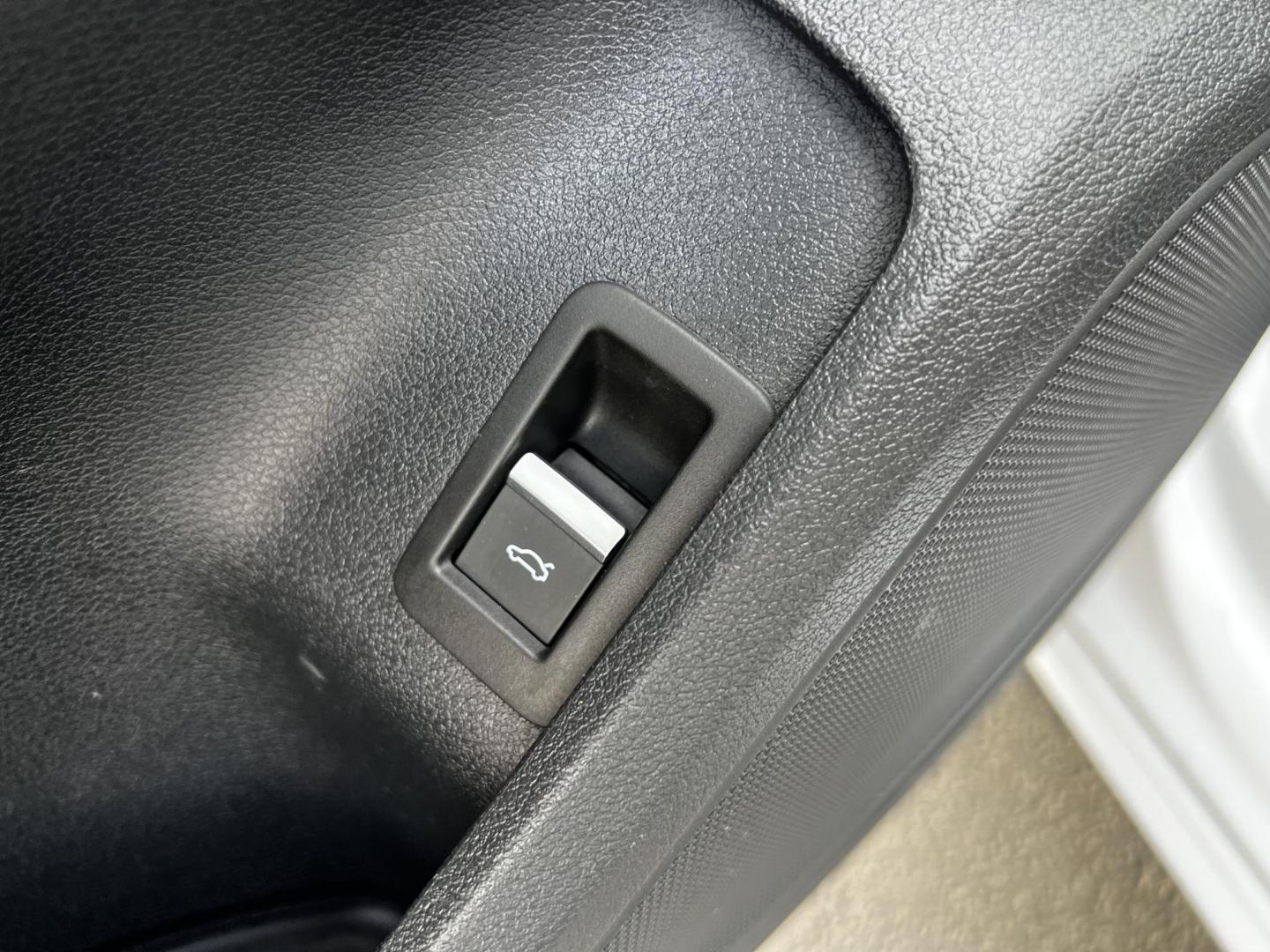 2021 White /Brown Audi A4 Premium Plus quattro (WAUEAAF4XMA) with an 2.0L I4 DOHC 16V TURBO engine, 7A transmission, located at 547 E. Main St., Orwell, OH, 44076, (440) 437-5893, 41.535435, -80.847855 - This One Owner 2021 Audi A4 Premium Plus S Line is equipped with a robust 2.0 I4 turbocharged engine and a 7-speed dual-clutch automatic transmission, allowing it to accelerate from 0 to 60 mph in 5.2 seconds, while achieving an impressive 31 MPG on the highway. This model is designed with advanced - Photo#20