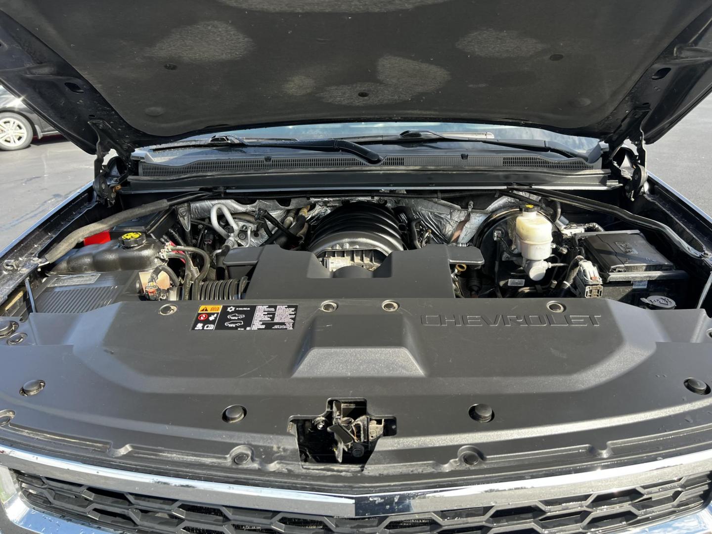 2016 Gray /Black Chevrolet Tahoe LS 4WD (1GNSKAKC3GR) with an 5.3L V8 OHV 16V engine, 6A transmission, located at 547 E. Main St., Orwell, OH, 44076, (440) 437-5893, 41.535435, -80.847855 - This One Owner 2016 Chevrolet Tahoe LS 4WD is powered by a 5.3 Vortec V8 engine paired with a 6-speed automatic transmission, providing robust performance for various driving conditions. It offers features like tri-zone automatic climate control and power front seats to enhance passenger comfort. Fo - Photo#14