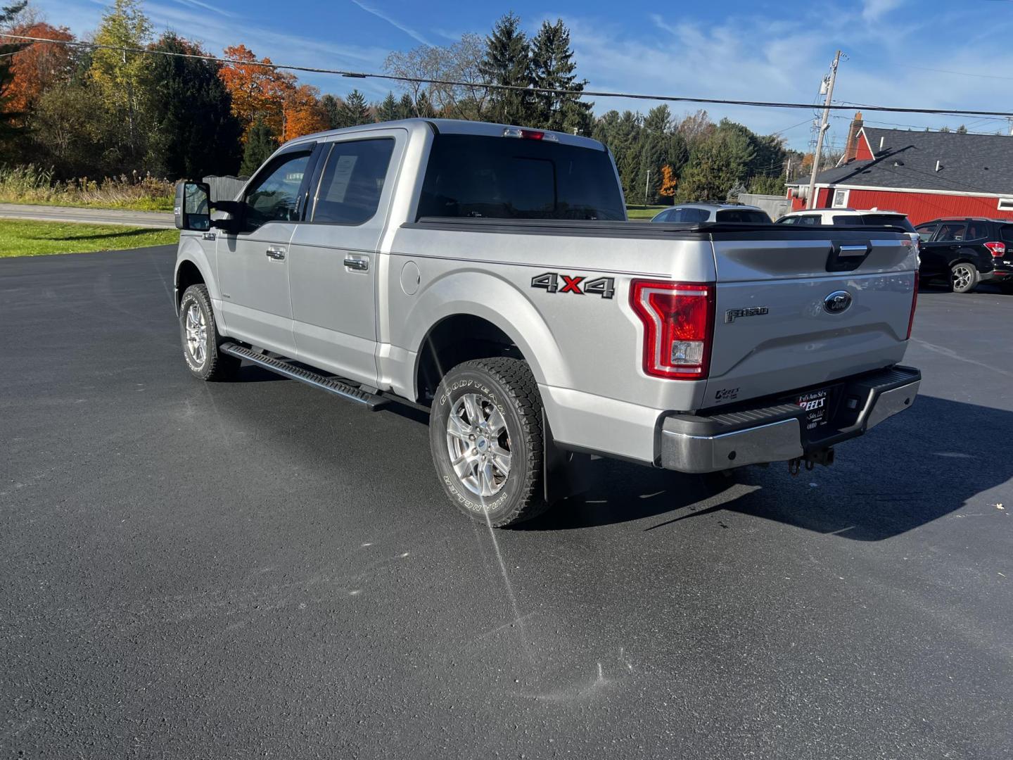2017 Silver /Gray Ford F-150 XLT SuperCrew 5.5-ft. Bed 4WD (1FTEW1EG1HF) with an 3.5 V6 TWIN TURBO engine, 10 Speed Auto transmission, located at 11115 Chardon Rd. , Chardon, OH, 44024, (440) 214-9705, 41.580246, -81.241943 - This 2017 Ford F-150 XLT Crew Cab 4WD is a versatile and capable truck, equipped with a 3.5L Twin Turbo EcoBoost V6 engine and a 10-speed automatic transmission. It boasts a robust towing capacity of 10,700 pounds, making it suitable for heavy-duty tasks. With 3.31 gearing, it balances efficiency an - Photo#14