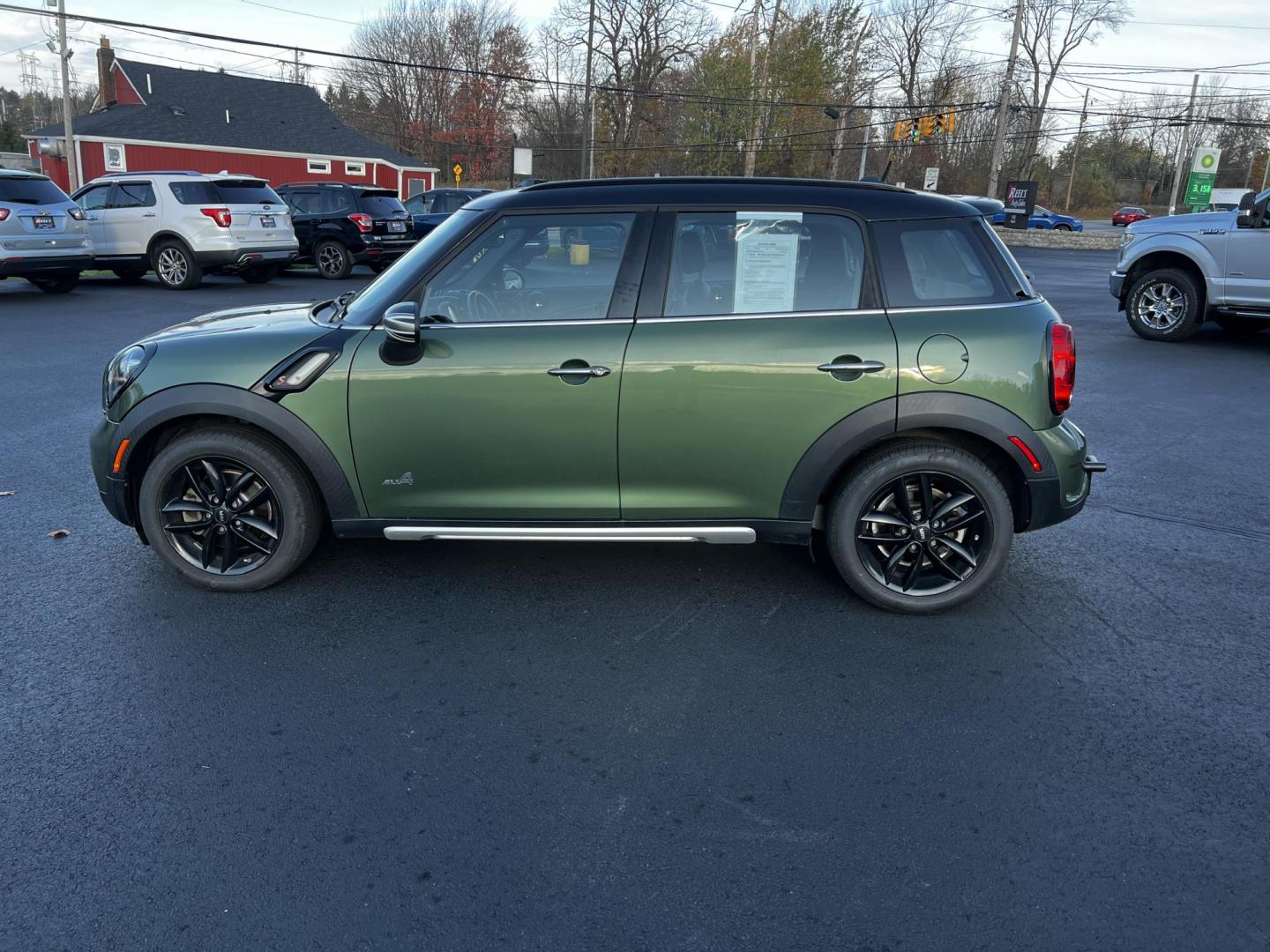 2016 Green /Black Mini Countryman S ALL4 (WMWZC5C5XGW) with an 1.6L I4 DOHC 16V TURBO engine, 8-Speed Automatic transmission, located at 11115 Chardon Rd. , Chardon, OH, 44024, (440) 214-9705, 41.580246, -81.241943 - This One Owner 2016 Mini Cooper S Countryman All4 is a compact SUV offering a blend of performance and premium features. It features a 1.6-liter turbocharged inline-4 engine producing 181 horsepower, paired with an 8-speed automatic transmission. Notable for its sporty drive, it can accelerate from - Photo#13
