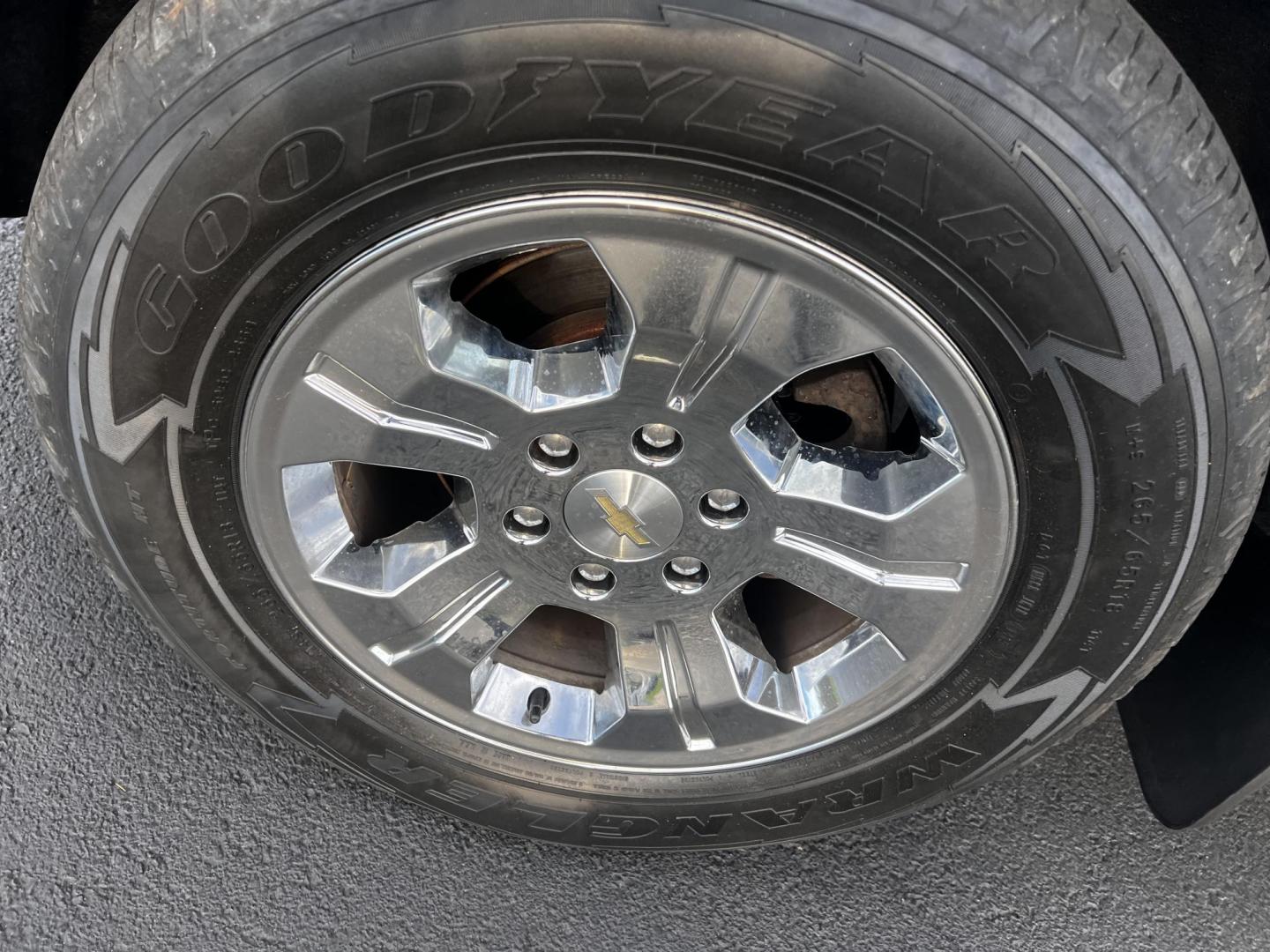 2017 Blue /Black Chevrolet Silverado 1500 LT Z71 Double Cab 4WD (1GCVKREC7HZ) with an 5.3L V8 OHV 16V engine, 6A transmission, located at 547 E. Main St., Orwell, OH, 44076, (440) 437-5893, 41.535435, -80.847855 - Photo#13