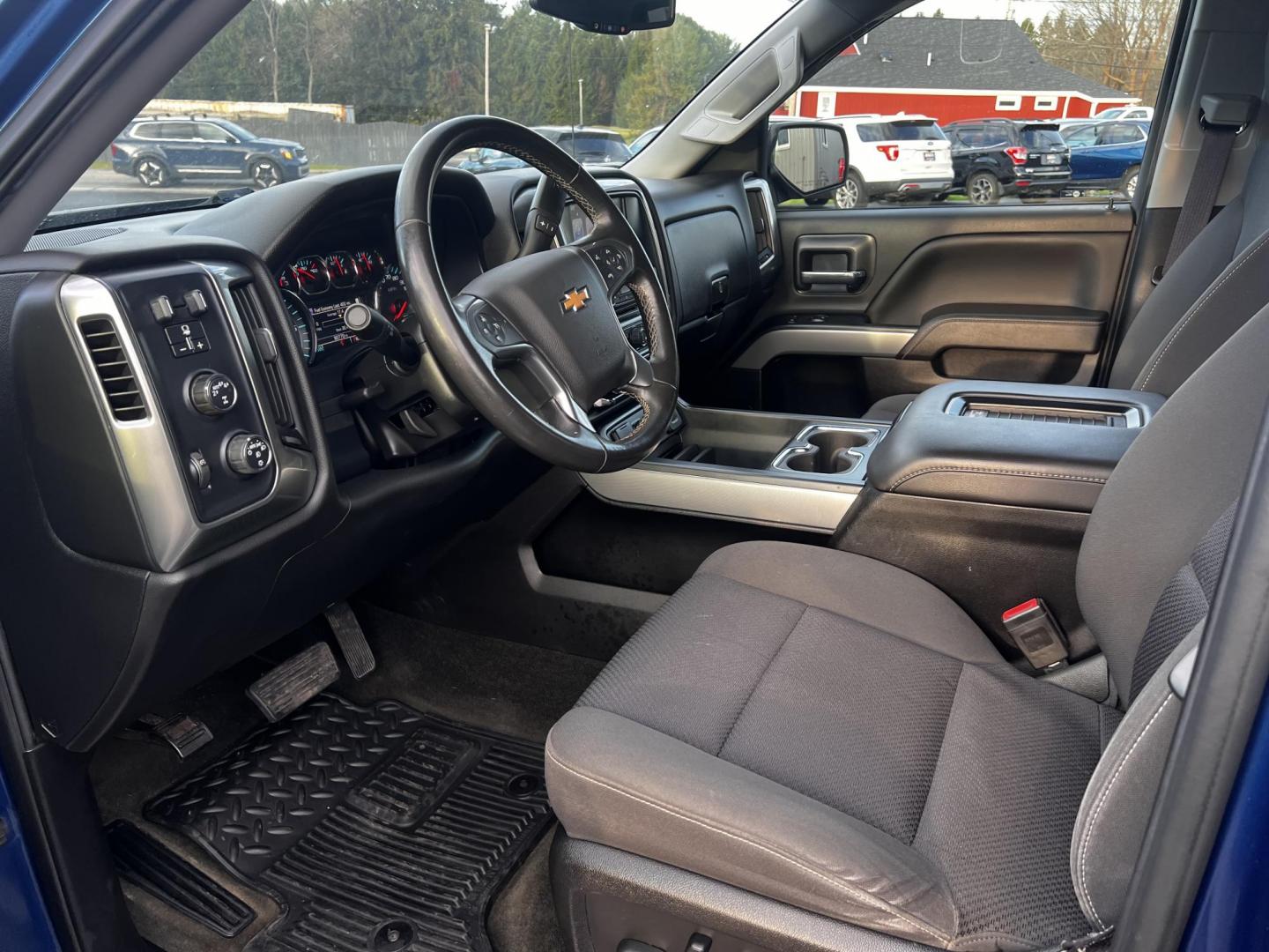 2017 Blue /Black Chevrolet Silverado 1500 LT Z71 Double Cab 4WD (1GCVKREC7HZ) with an 5.3L V8 OHV 16V engine, 6A transmission, located at 547 E. Main St., Orwell, OH, 44076, (440) 437-5893, 41.535435, -80.847855 - Photo#15