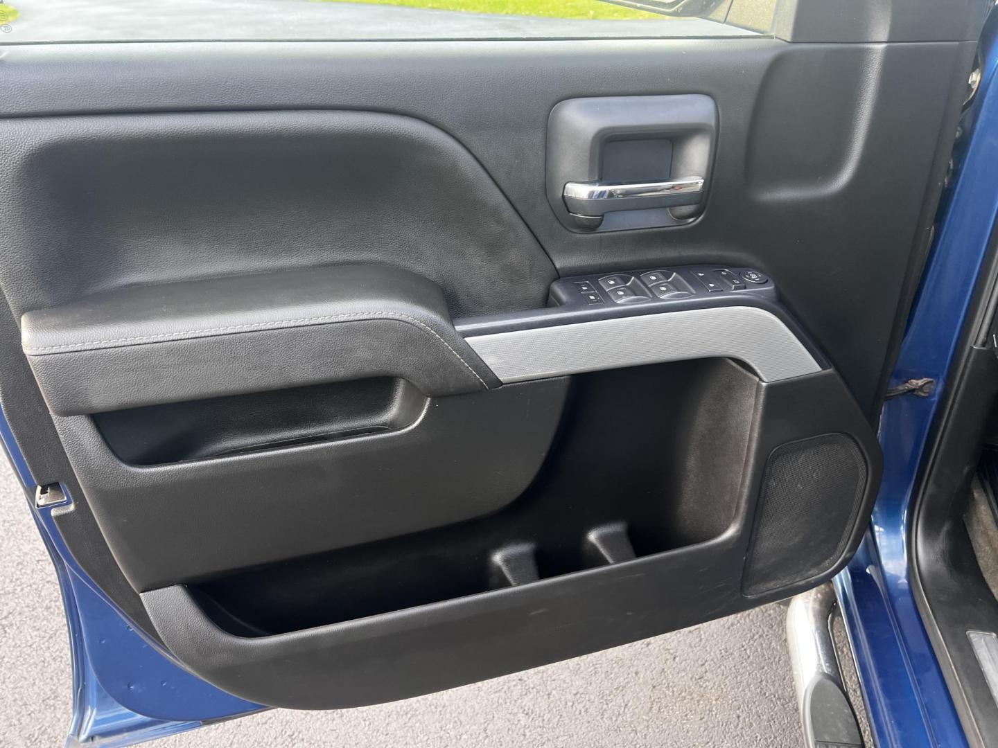 2017 Blue /Black Chevrolet Silverado 1500 LT Z71 Double Cab 4WD (1GCVKREC7HZ) with an 5.3L V8 OHV 16V engine, 6A transmission, located at 547 E. Main St., Orwell, OH, 44076, (440) 437-5893, 41.535435, -80.847855 - Photo#16