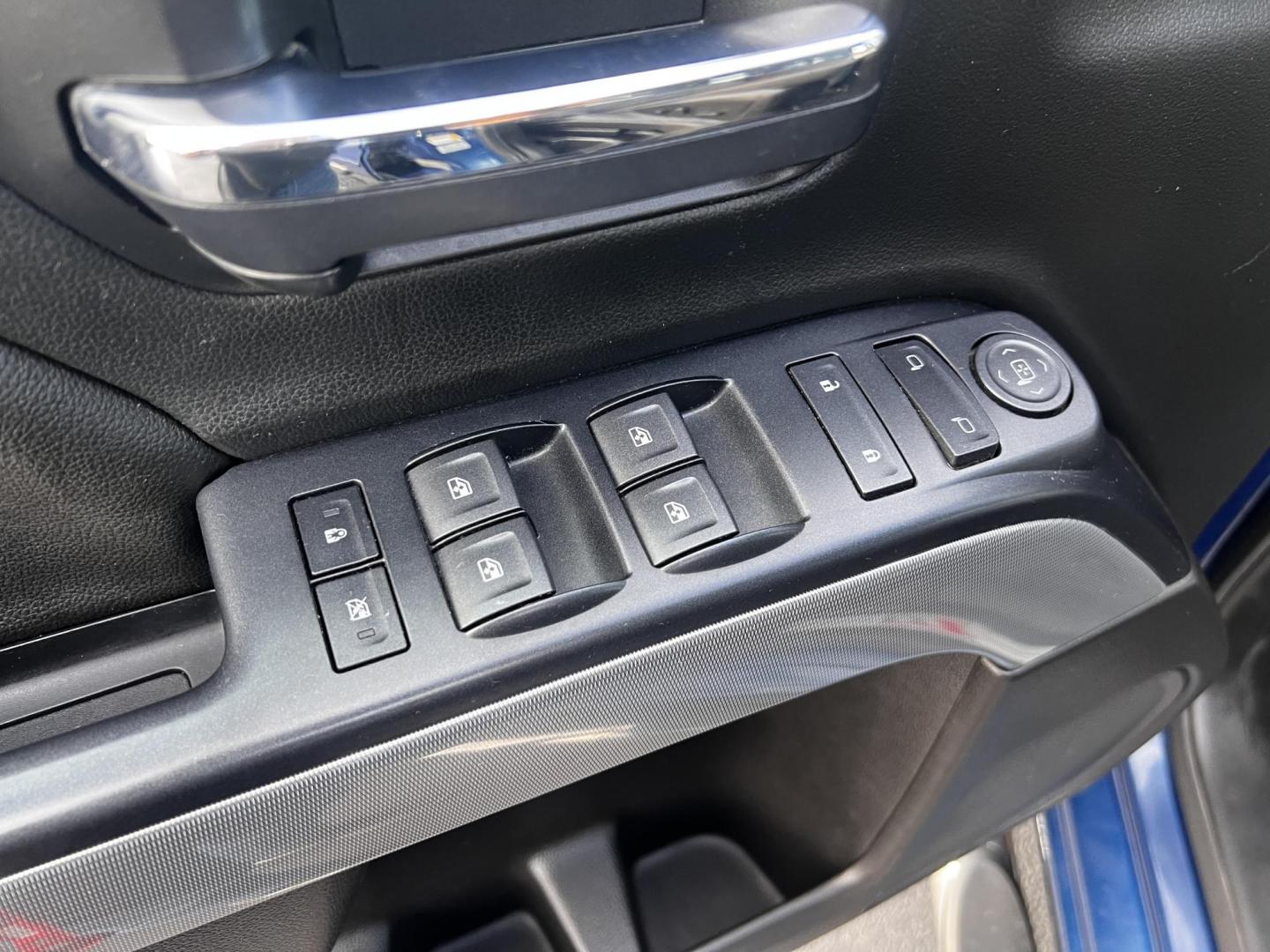 2017 Blue /Black Chevrolet Silverado 1500 LT Z71 Double Cab 4WD (1GCVKREC7HZ) with an 5.3L V8 OHV 16V engine, 6A transmission, located at 547 E. Main St., Orwell, OH, 44076, (440) 437-5893, 41.535435, -80.847855 - Photo#17