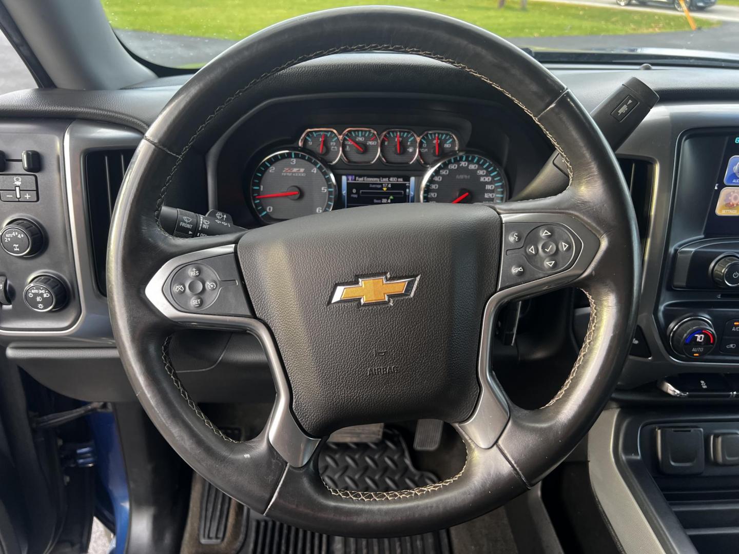 2017 Blue /Black Chevrolet Silverado 1500 LT Z71 Double Cab 4WD (1GCVKREC7HZ) with an 5.3L V8 OHV 16V engine, 6A transmission, located at 547 E. Main St., Orwell, OH, 44076, (440) 437-5893, 41.535435, -80.847855 - Photo#21