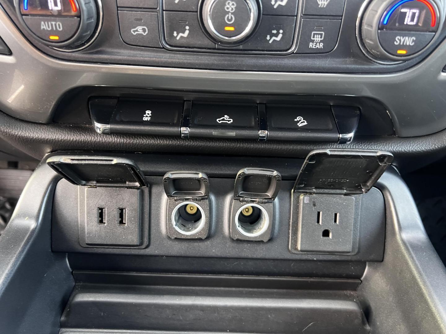2017 Blue /Black Chevrolet Silverado 1500 LT Z71 Double Cab 4WD (1GCVKREC7HZ) with an 5.3L V8 OHV 16V engine, 6A transmission, located at 547 E. Main St., Orwell, OH, 44076, (440) 437-5893, 41.535435, -80.847855 - Photo#24